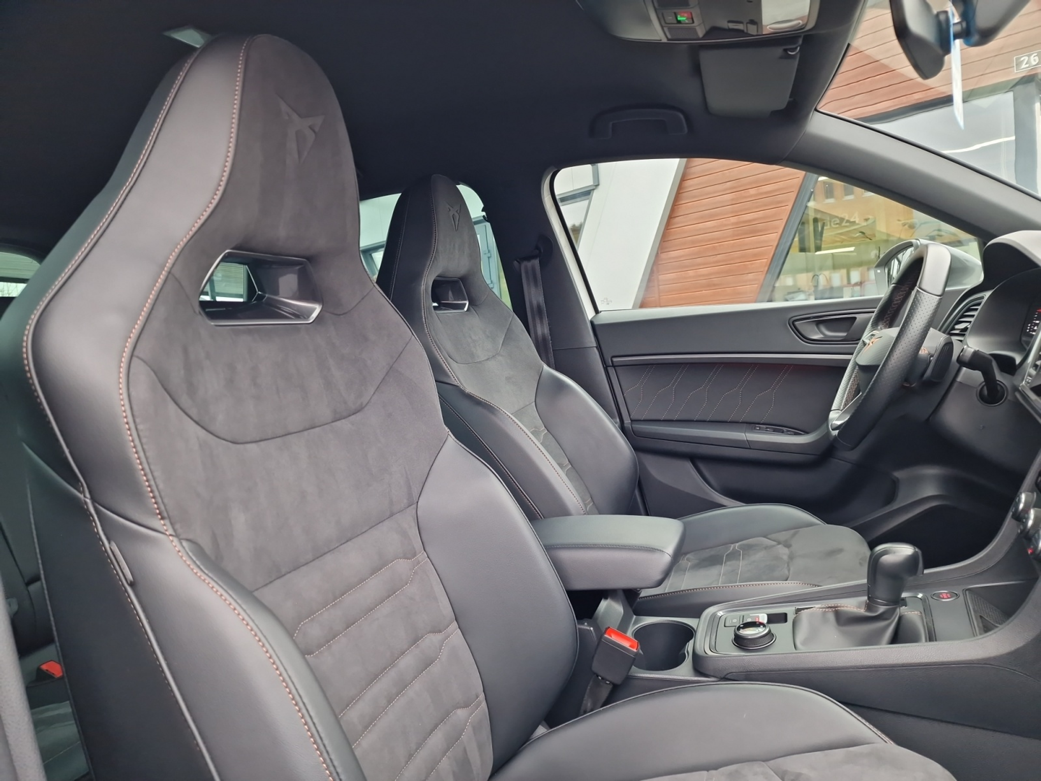 listing desktop thumbnail image 18