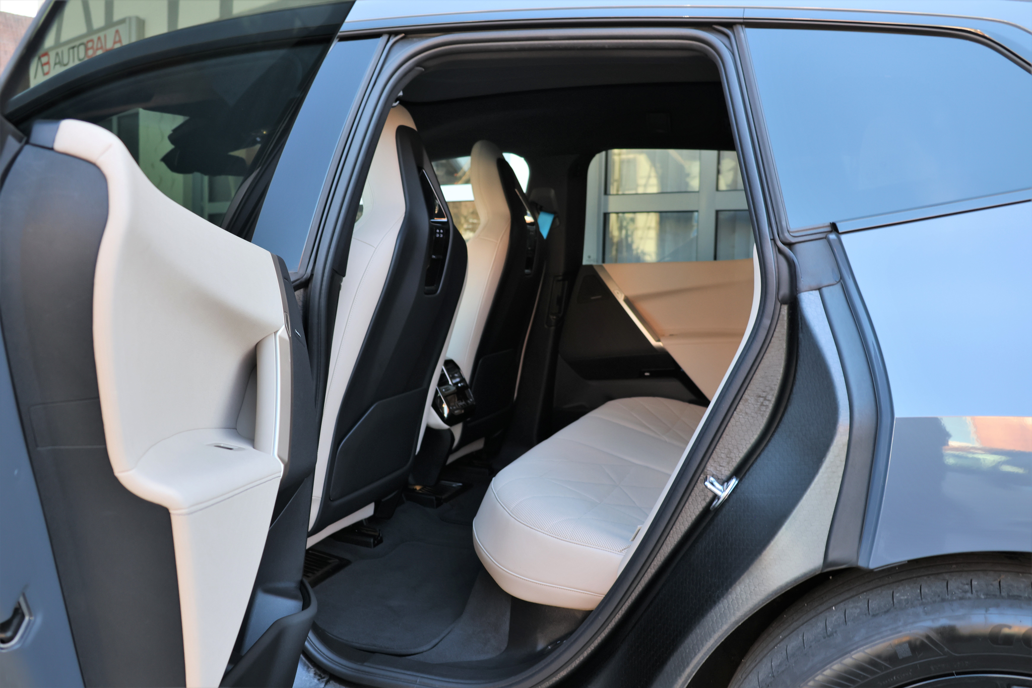 listing desktop thumbnail image 12