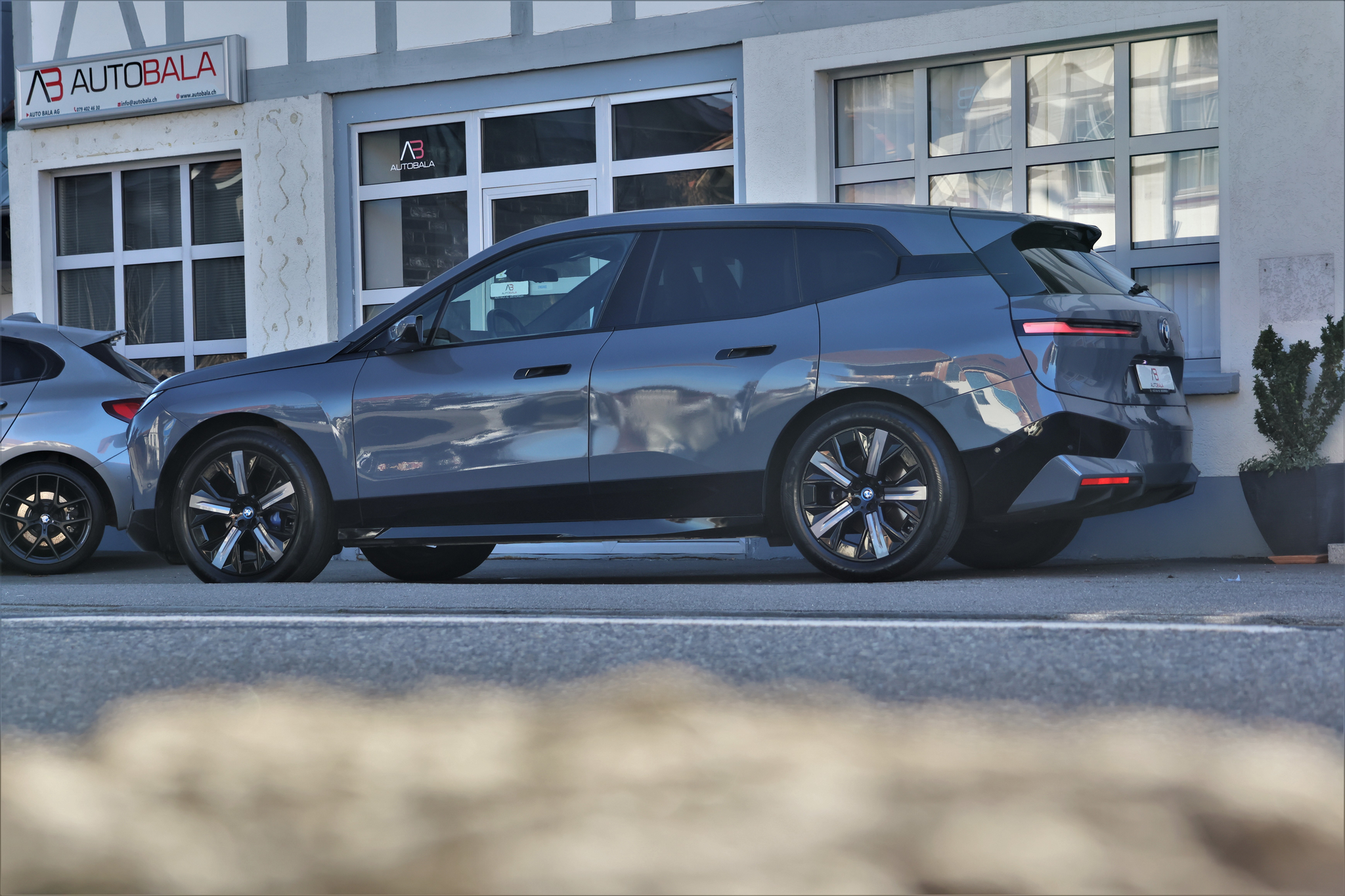 listing desktop thumbnail image 3