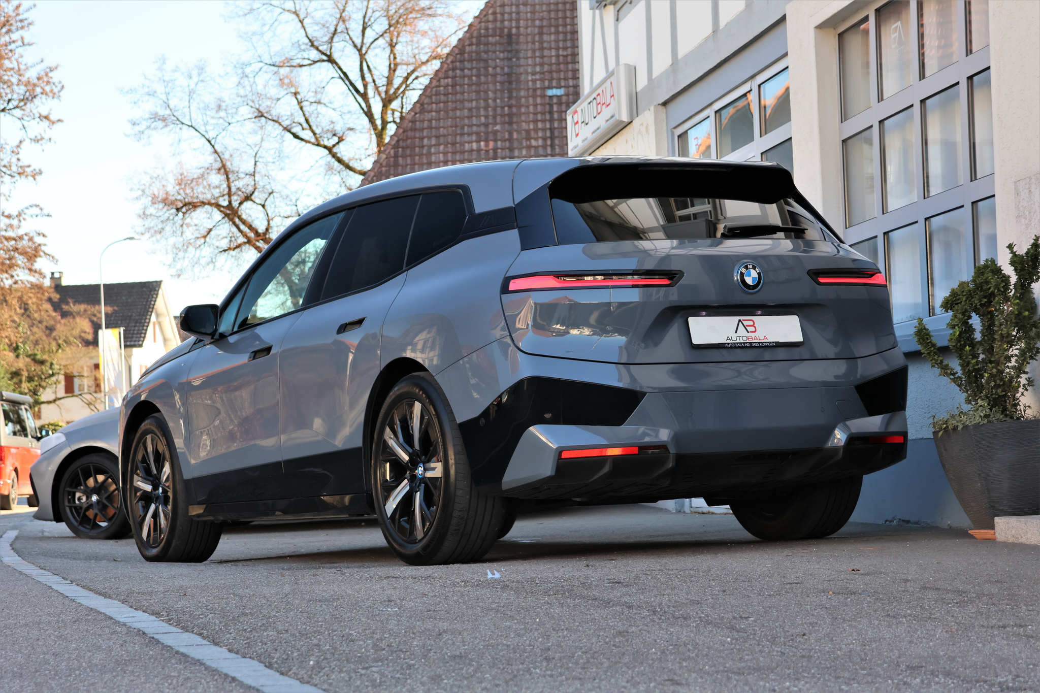 listing desktop thumbnail image 2