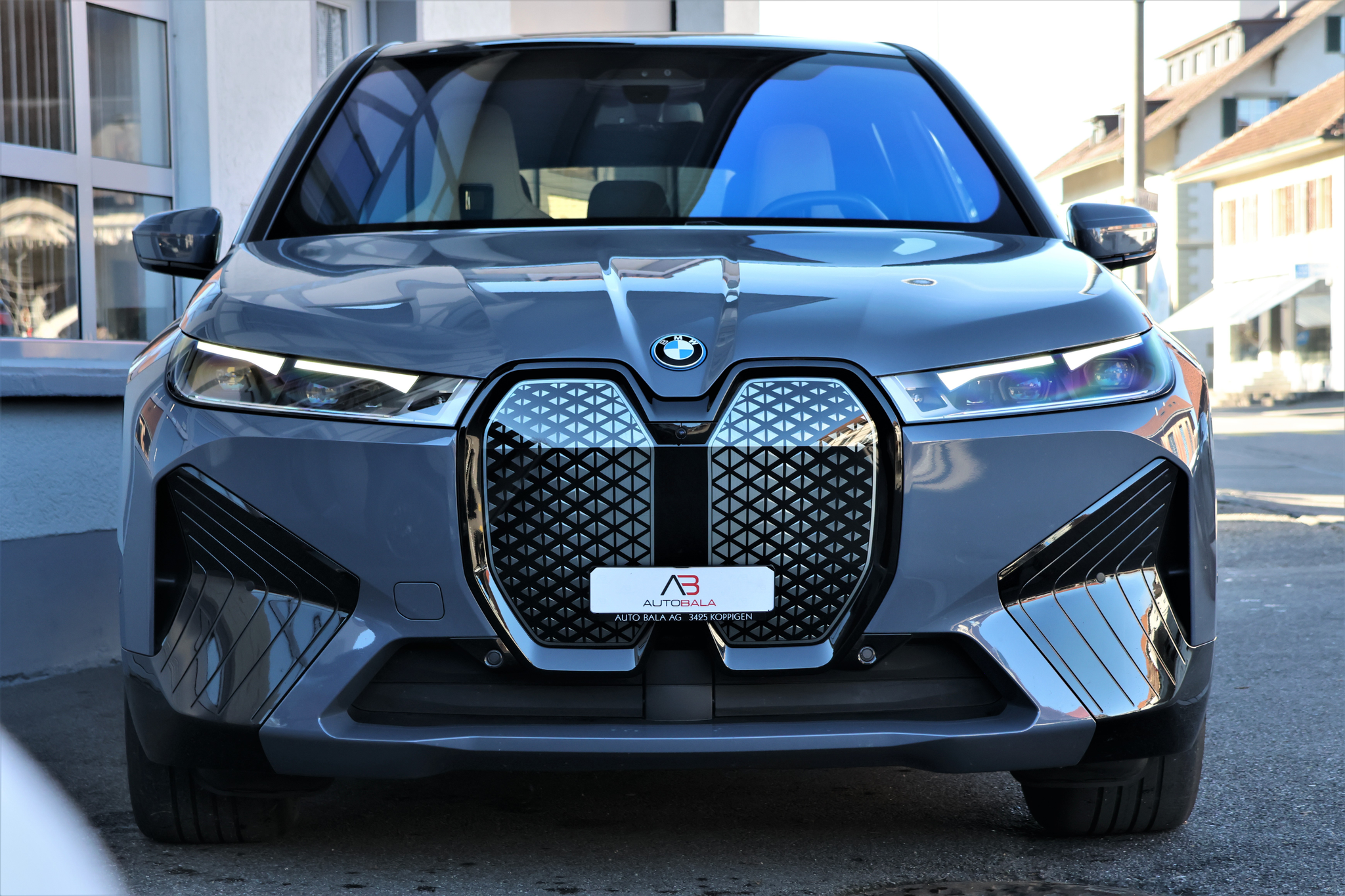 listing desktop thumbnail image 1