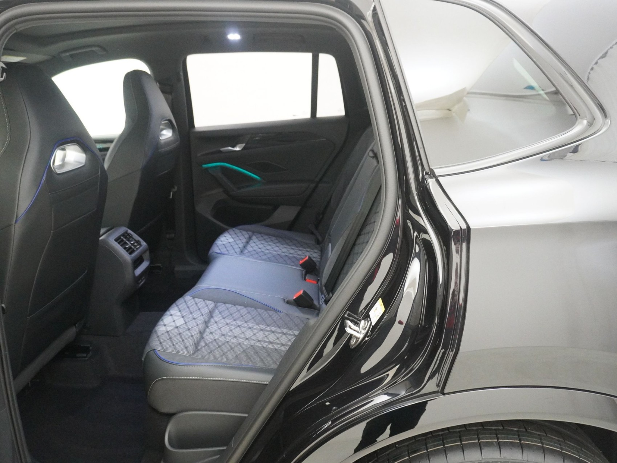 listing desktop thumbnail image 16