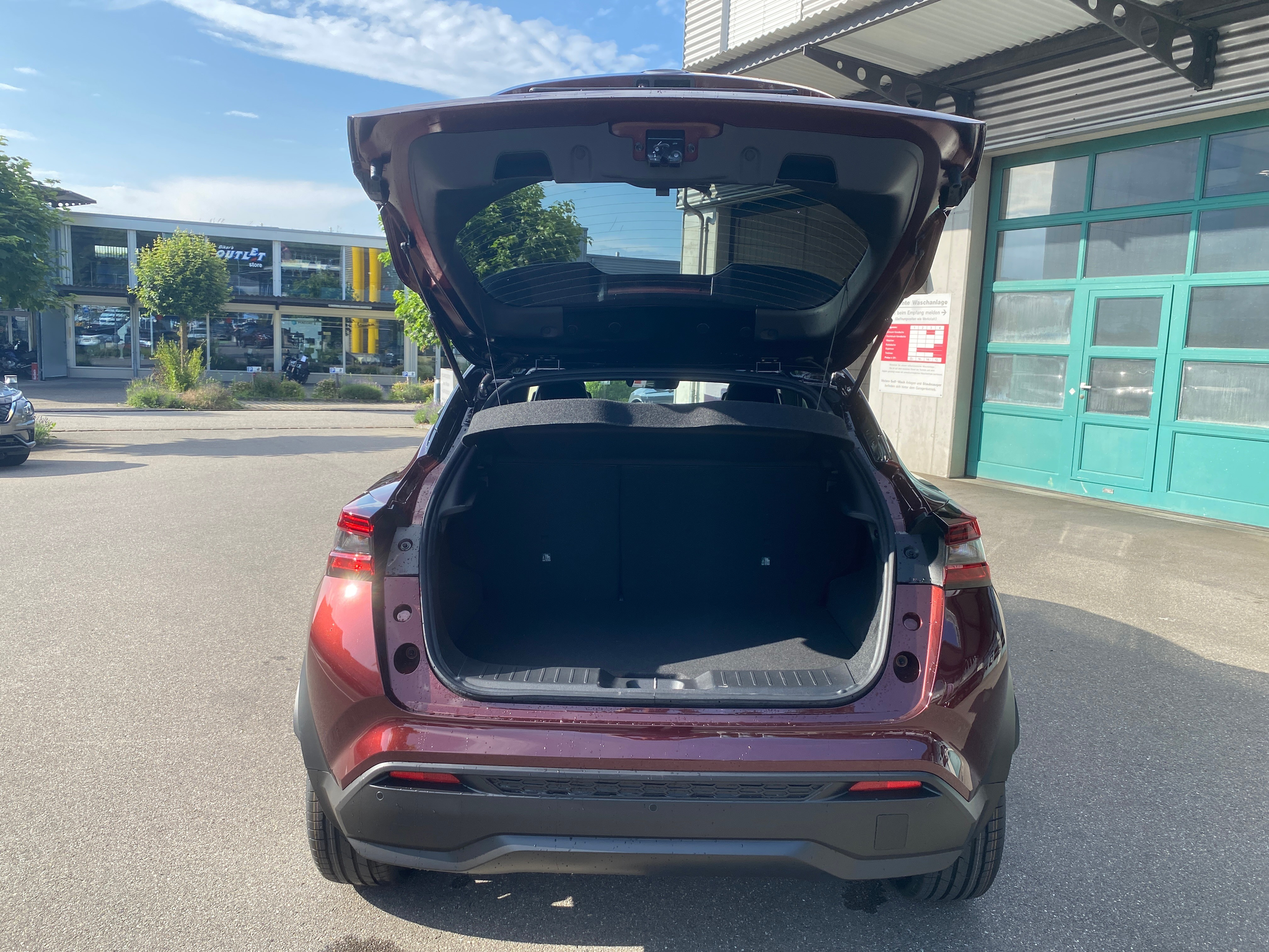 listing desktop thumbnail image 16