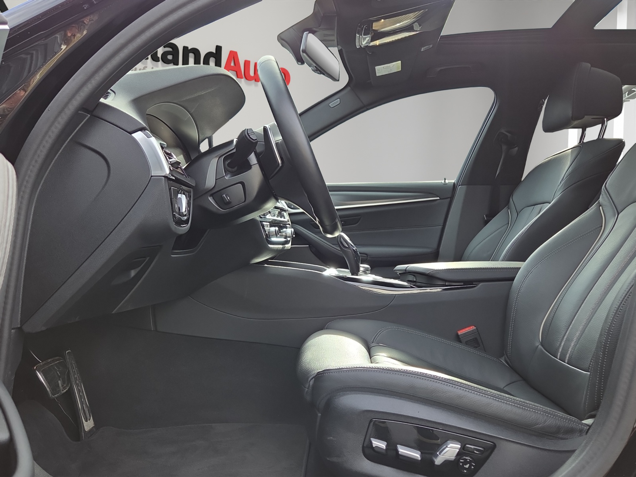 listing desktop thumbnail image 8