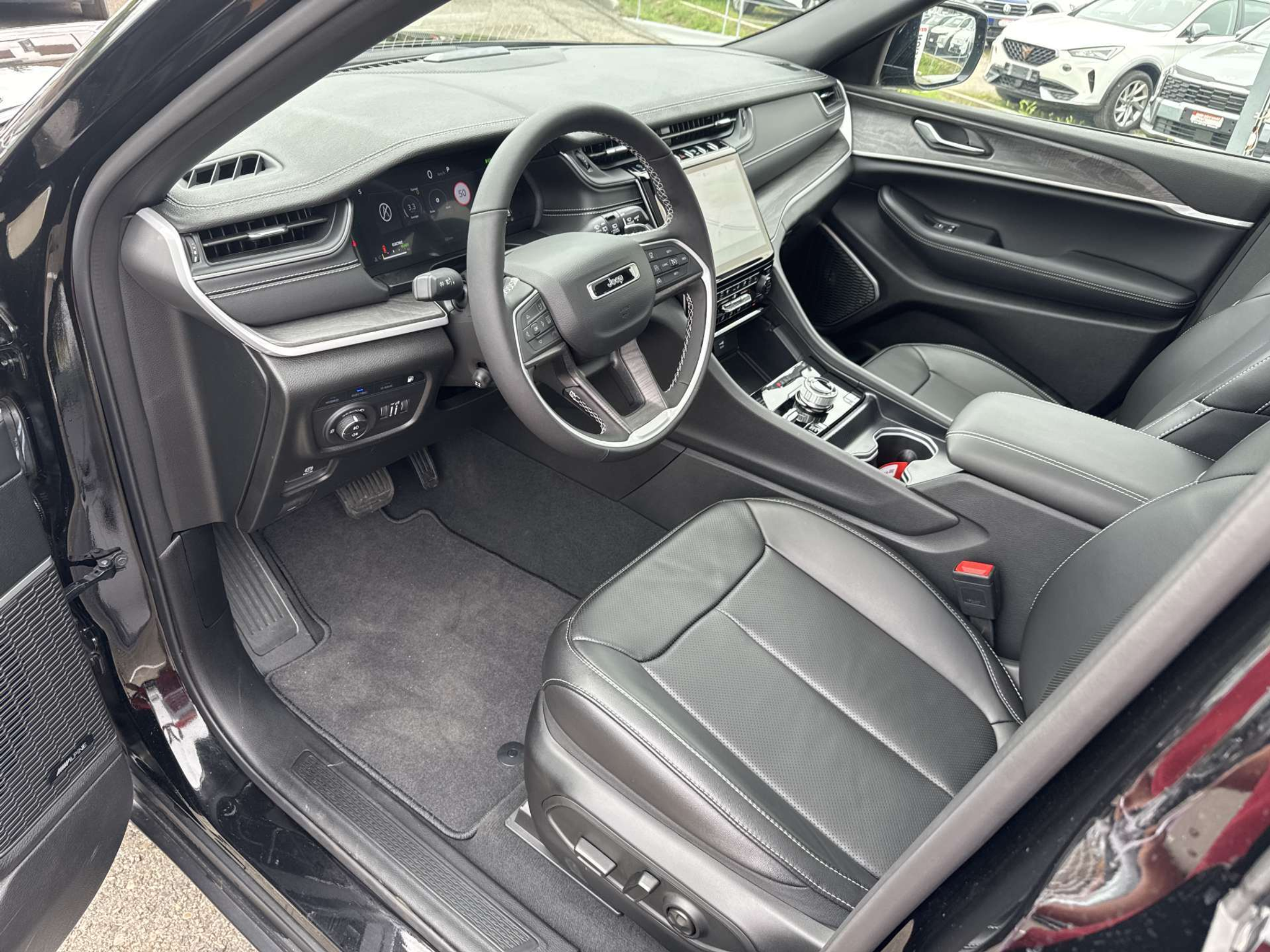 listing desktop thumbnail image 4