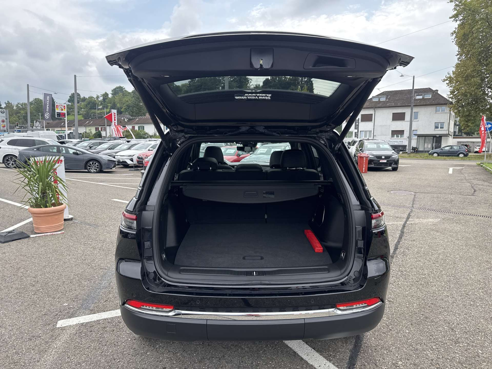 listing desktop thumbnail image 6