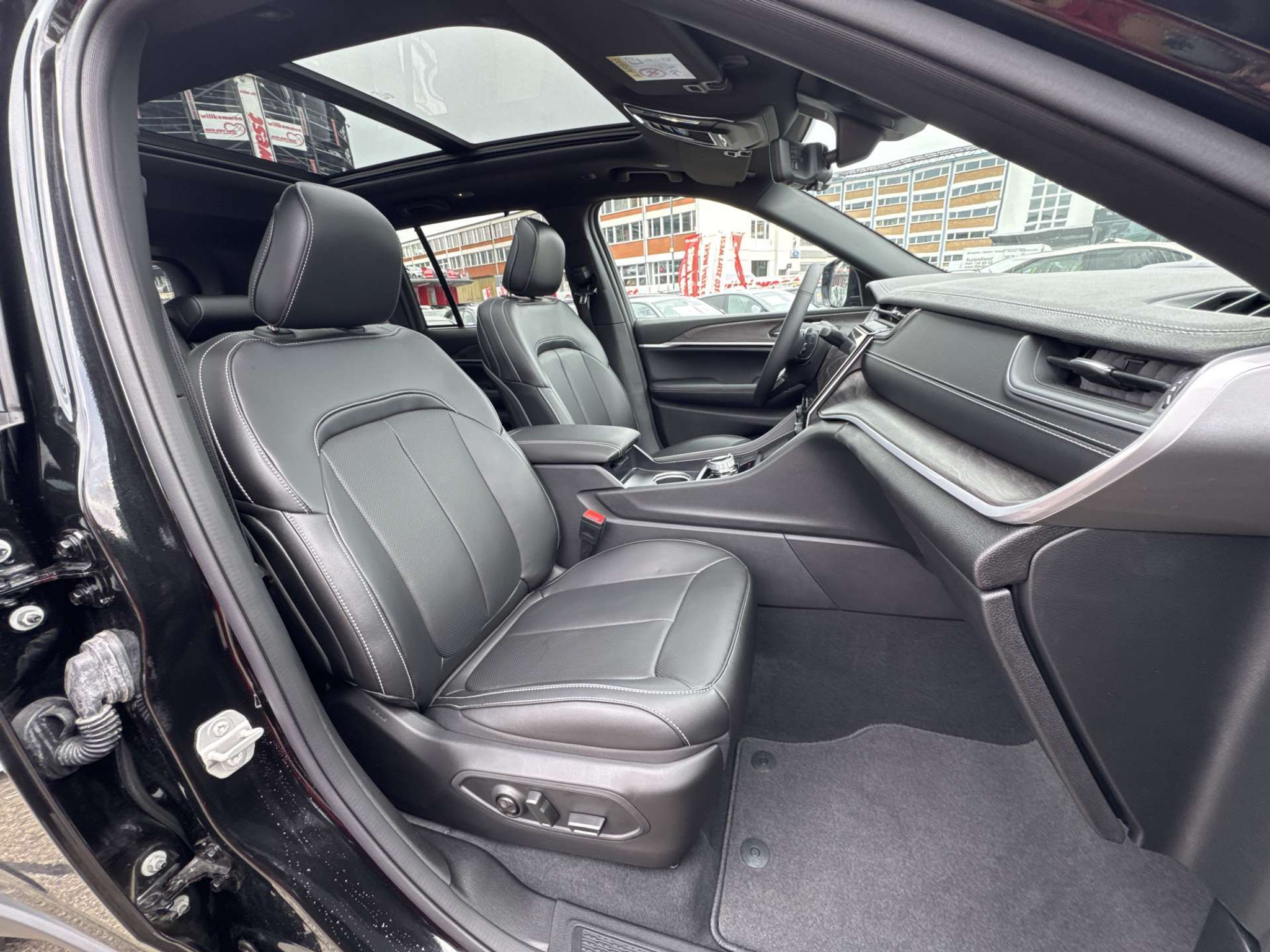 listing desktop thumbnail image 11