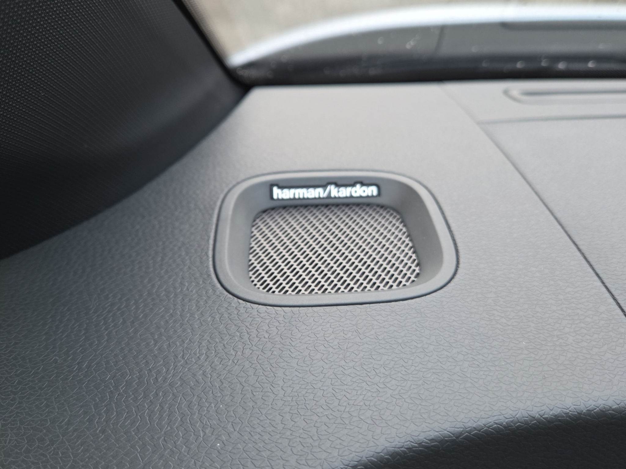 listing desktop thumbnail image 11