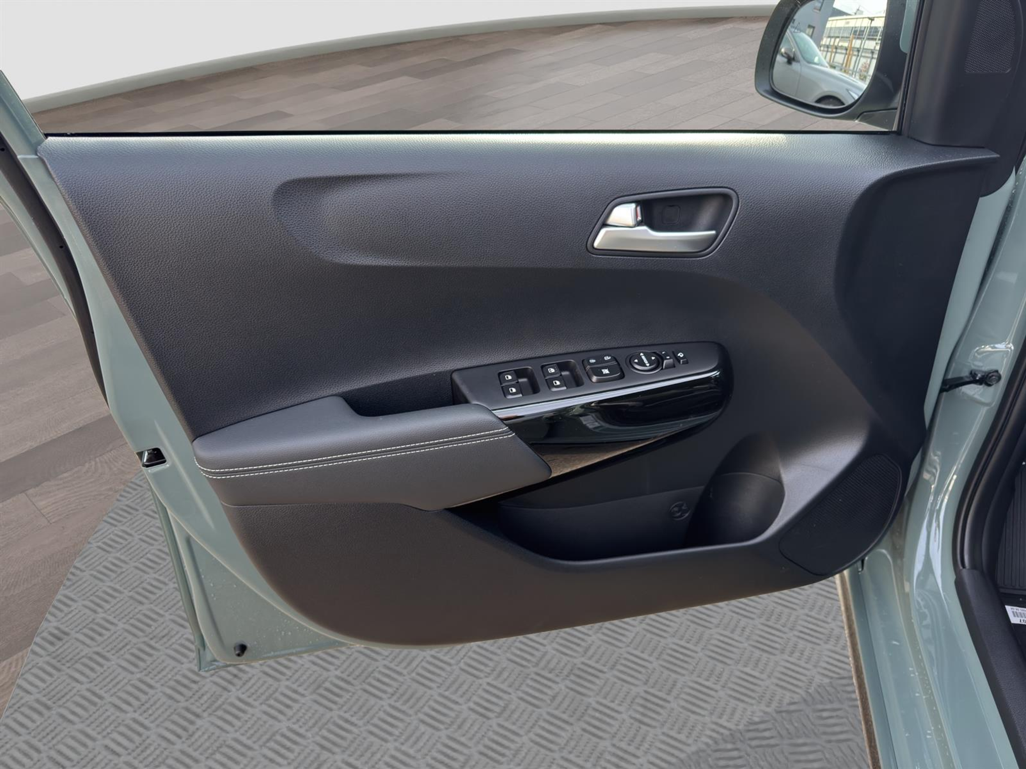 listing desktop thumbnail image 7