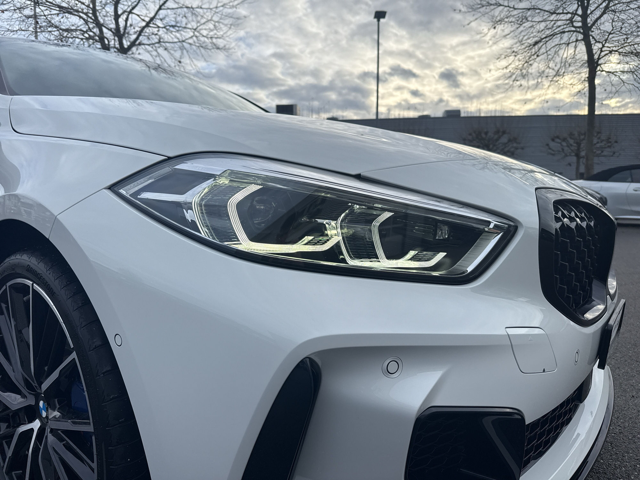 listing desktop thumbnail image 17