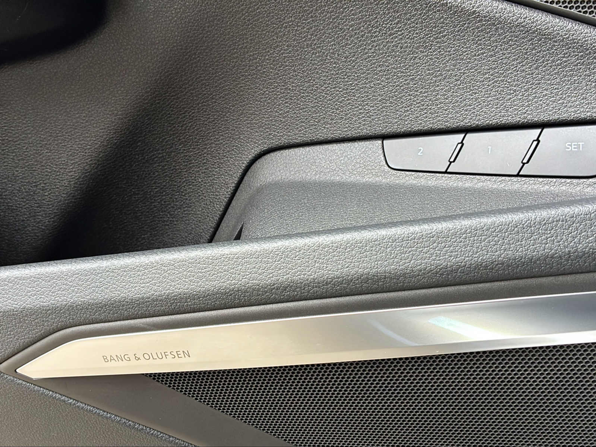 listing desktop thumbnail image 23