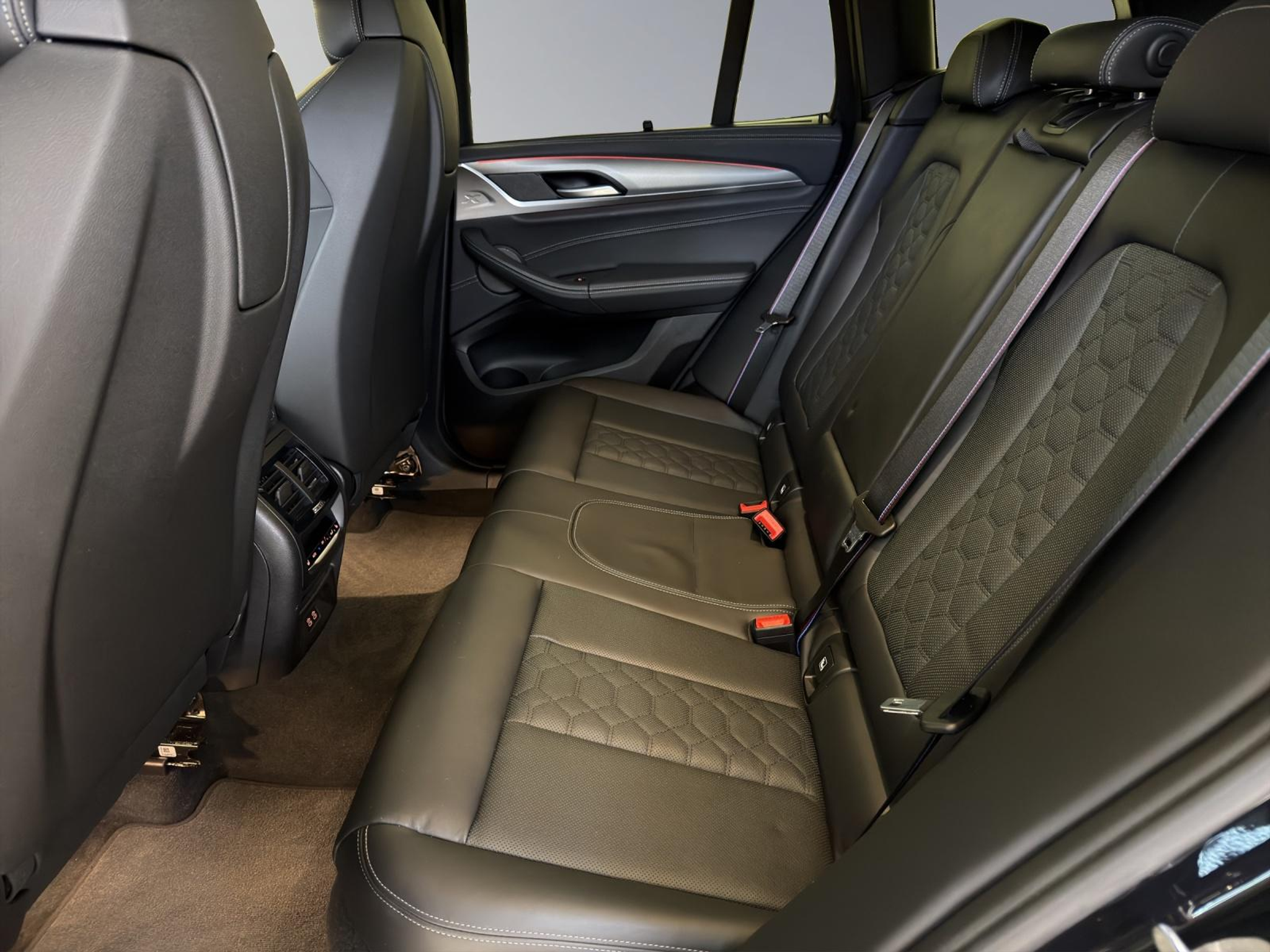 listing desktop thumbnail image 15