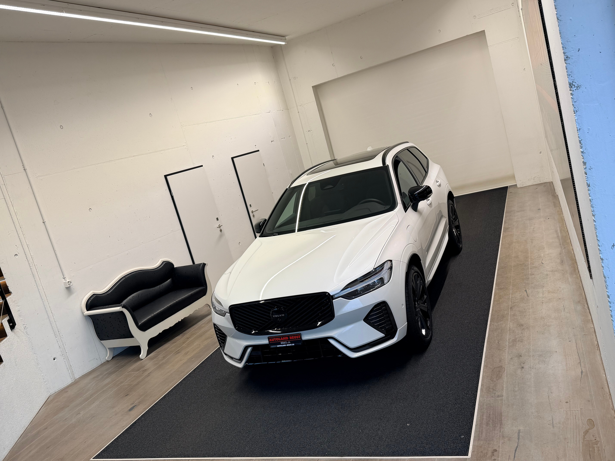 listing desktop thumbnail image 1