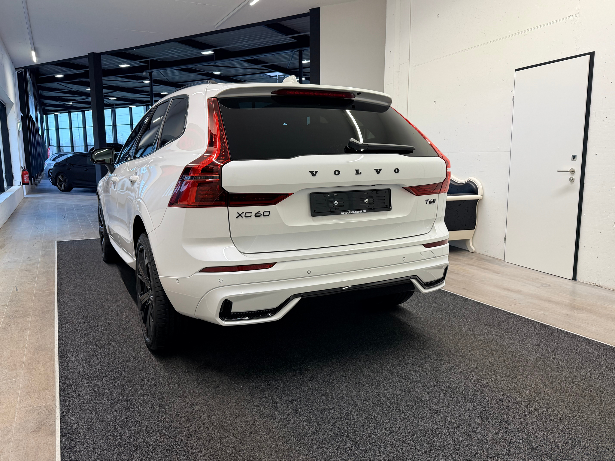 listing desktop thumbnail image 7