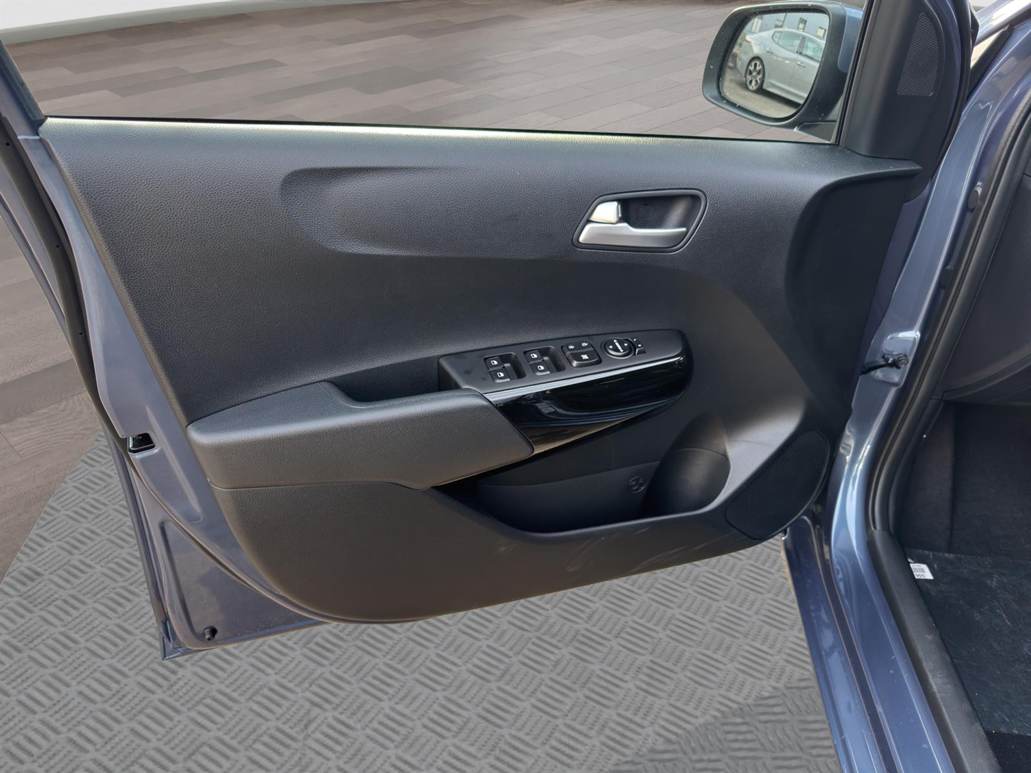 listing desktop thumbnail image 7