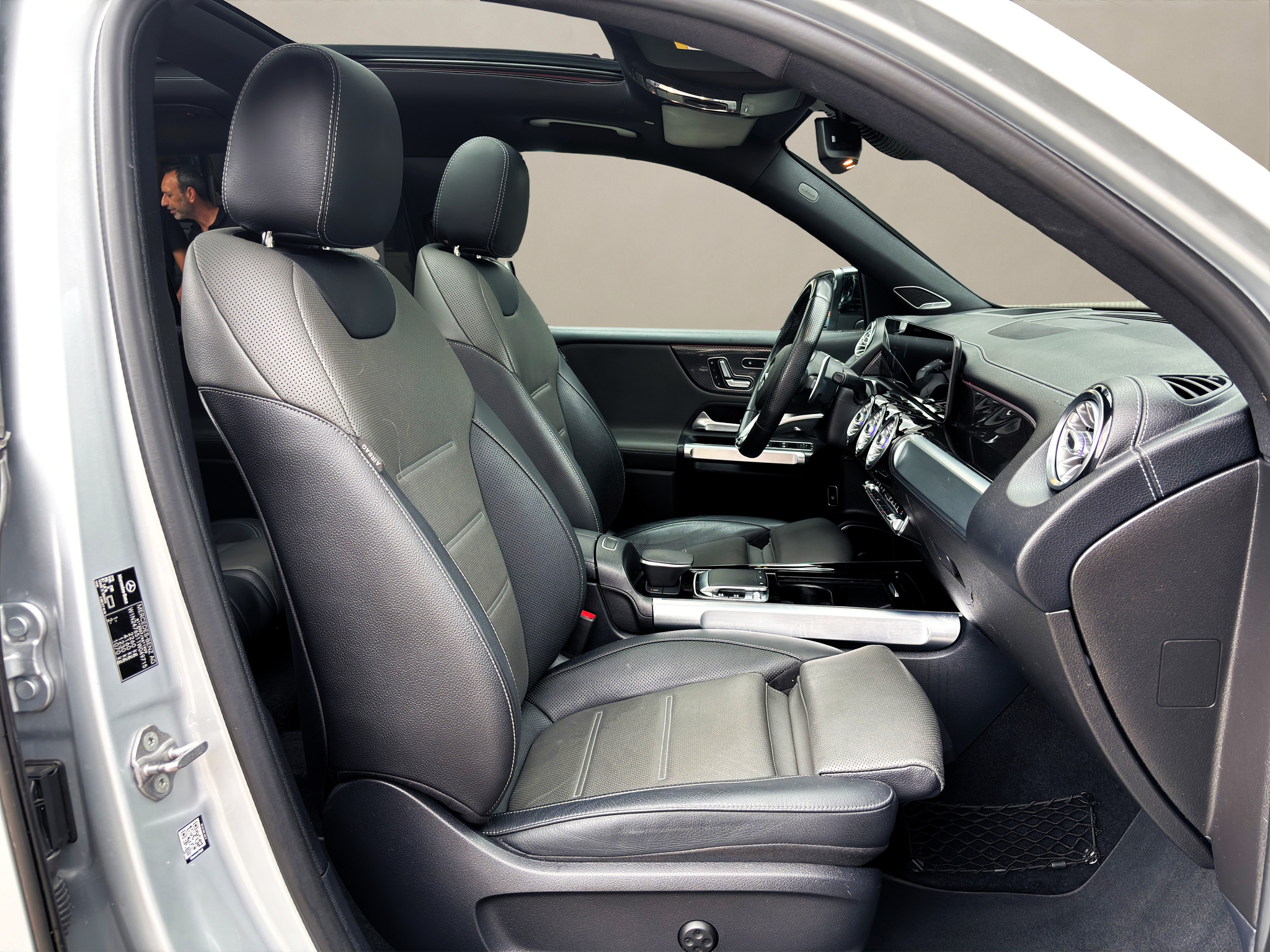 listing desktop thumbnail image 9