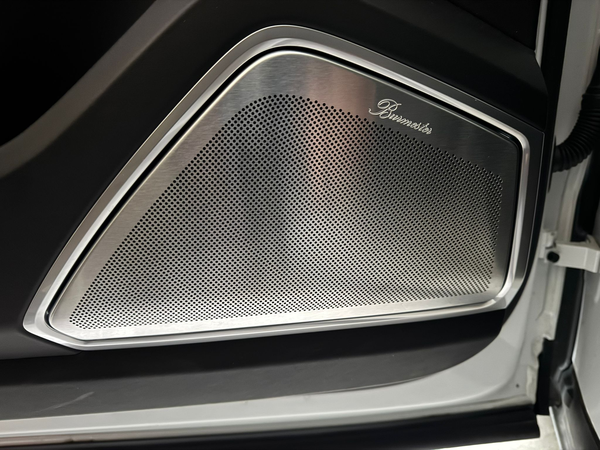 listing desktop thumbnail image 4