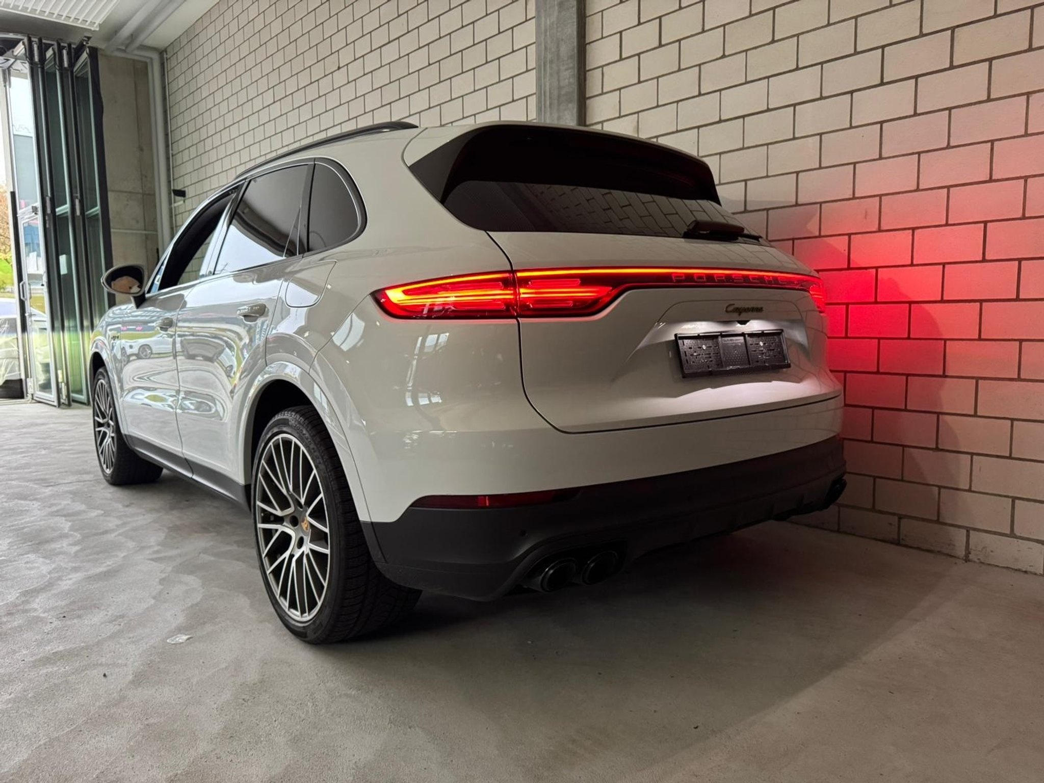 listing desktop thumbnail image 2