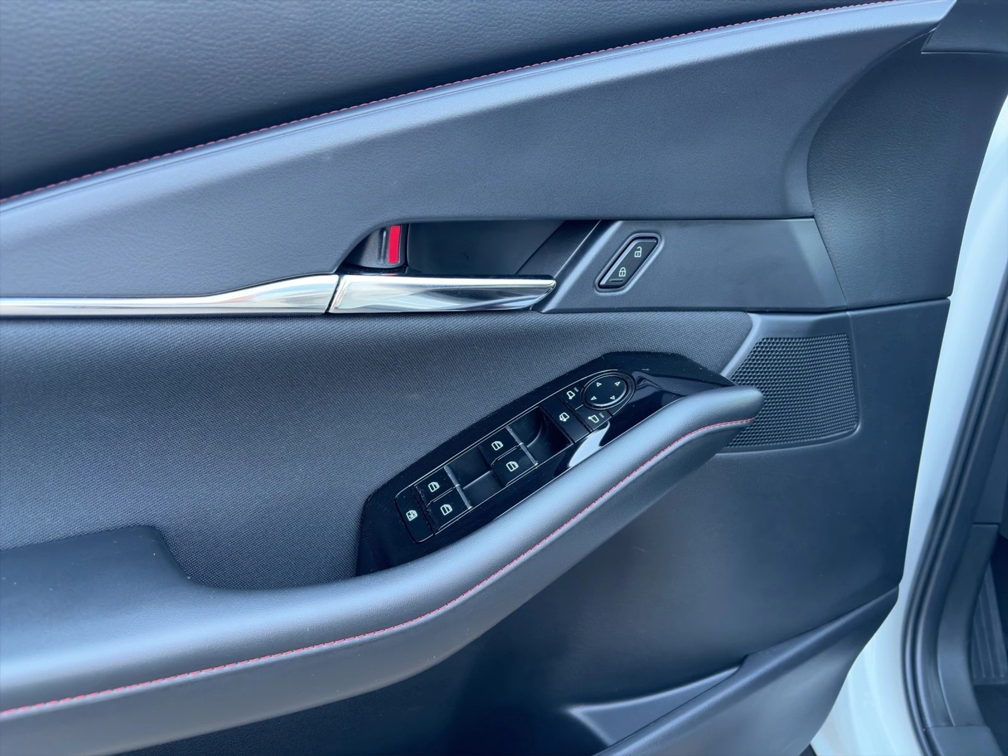 listing desktop thumbnail image 16