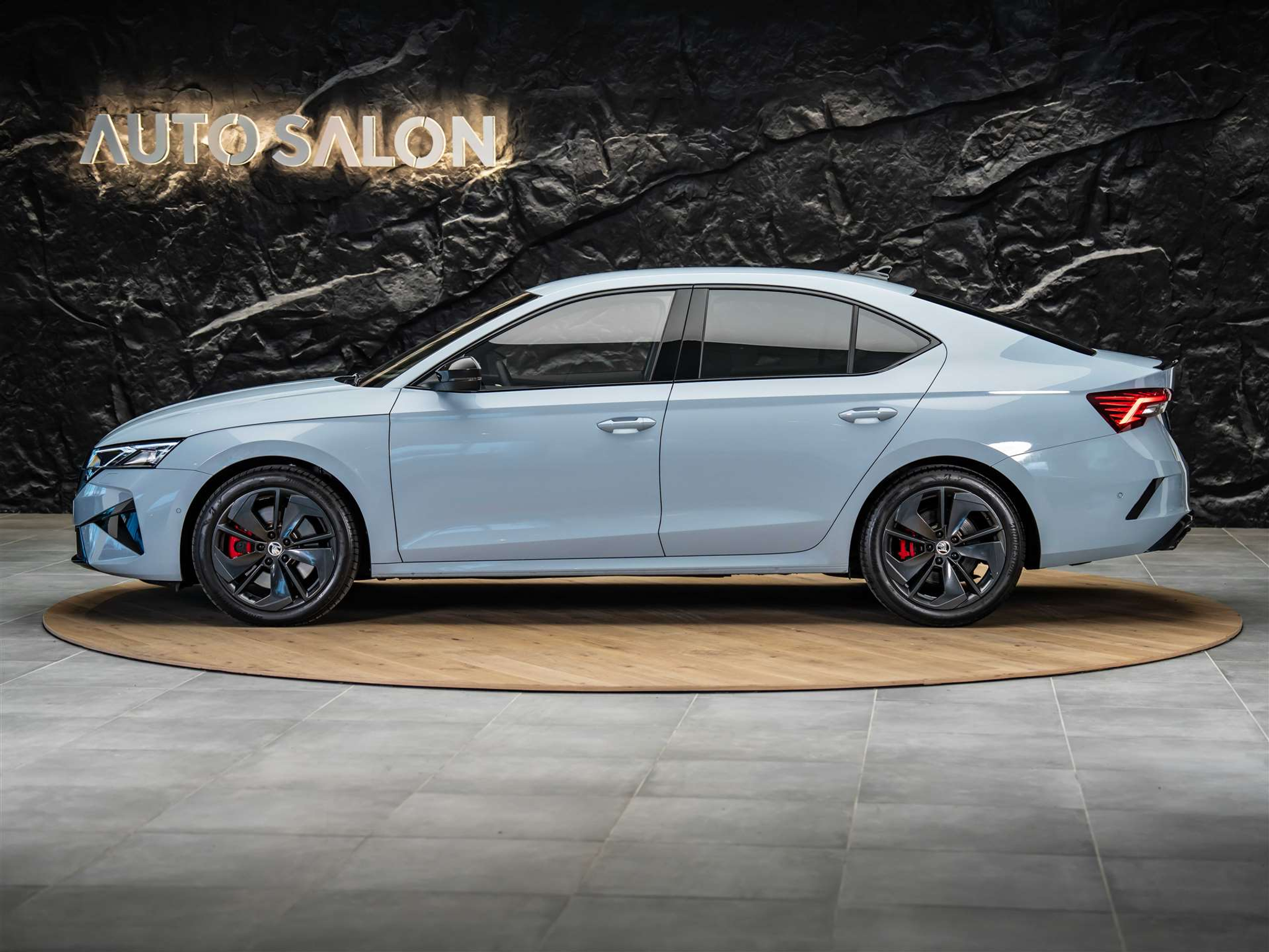 listing desktop thumbnail image 1