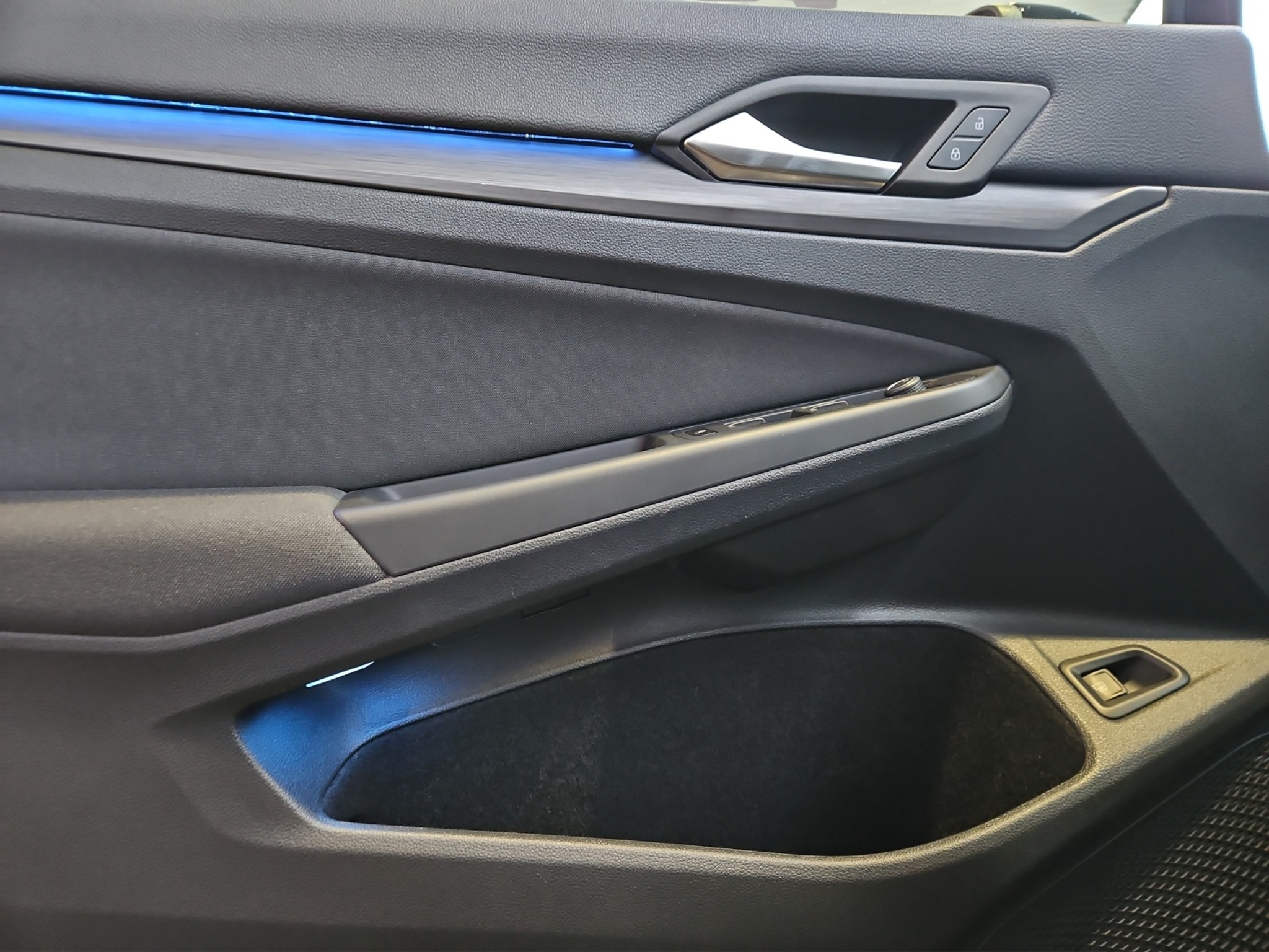 listing desktop thumbnail image 7