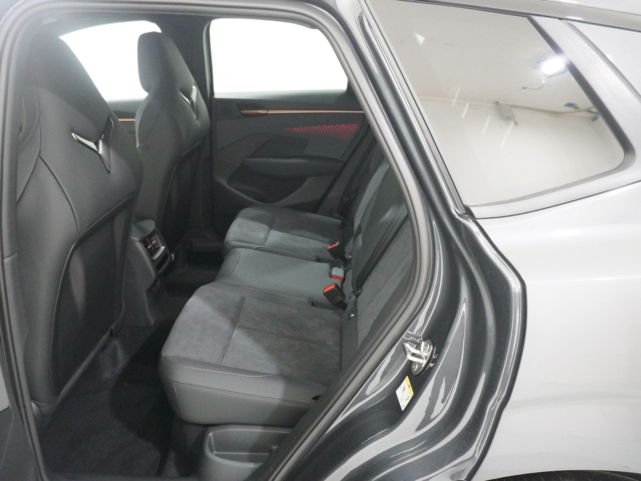 listing desktop thumbnail image 15