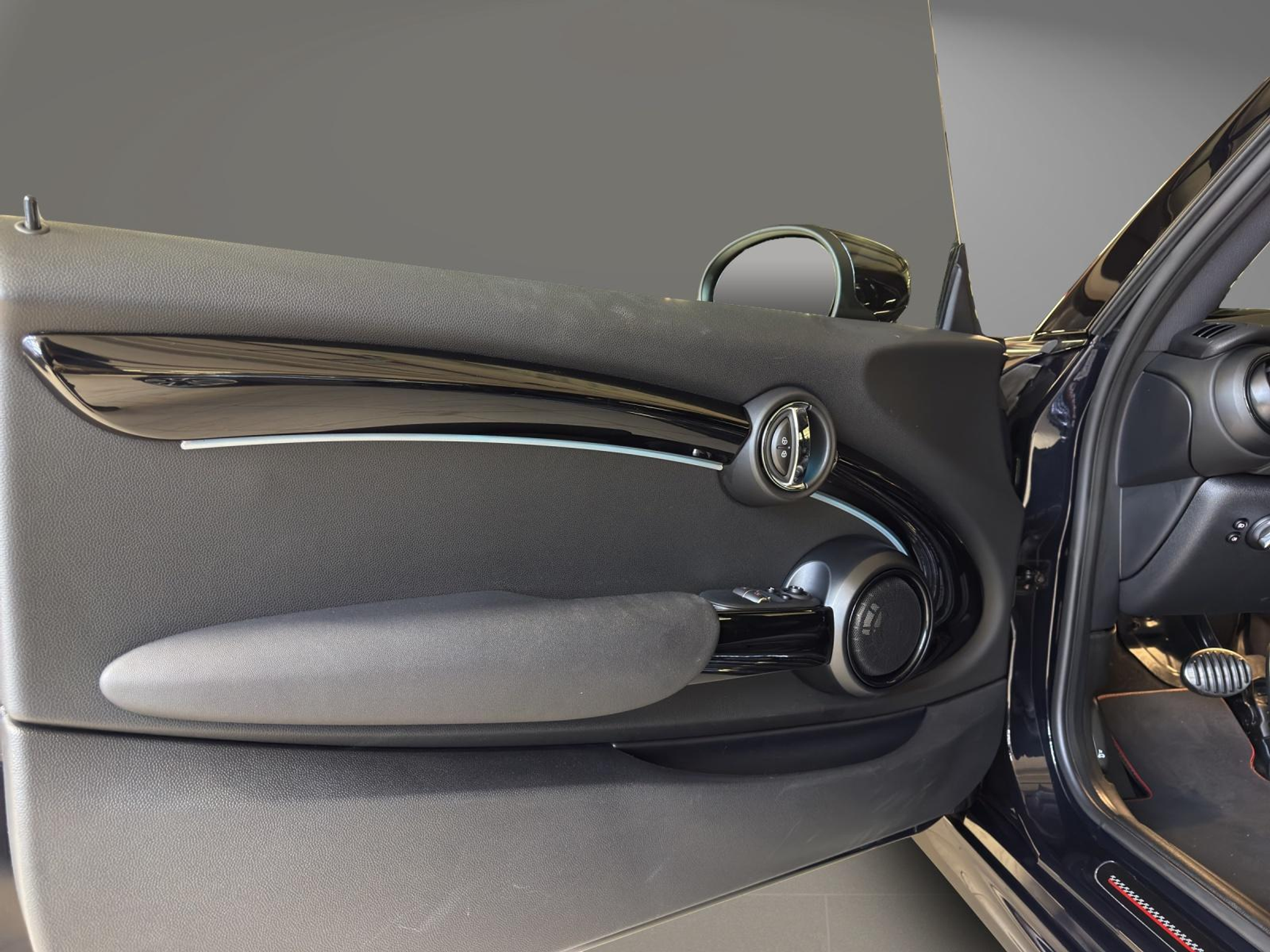 listing desktop thumbnail image 14