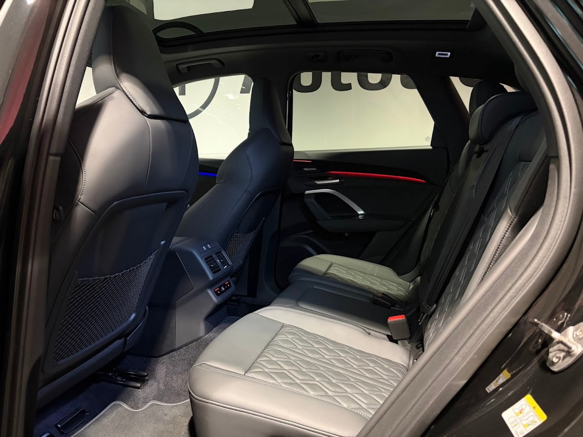 listing desktop thumbnail image 4