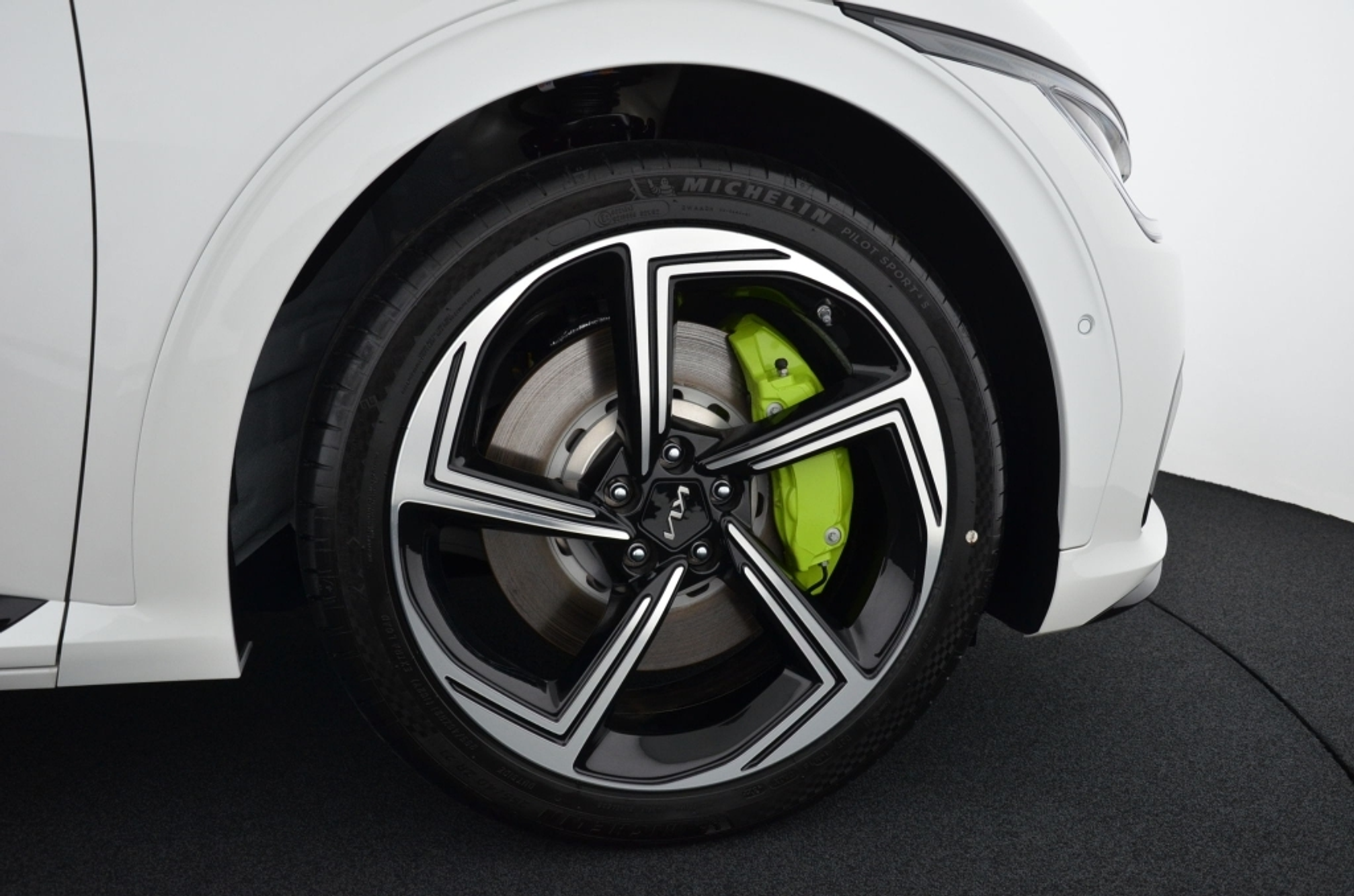 listing desktop thumbnail image 9