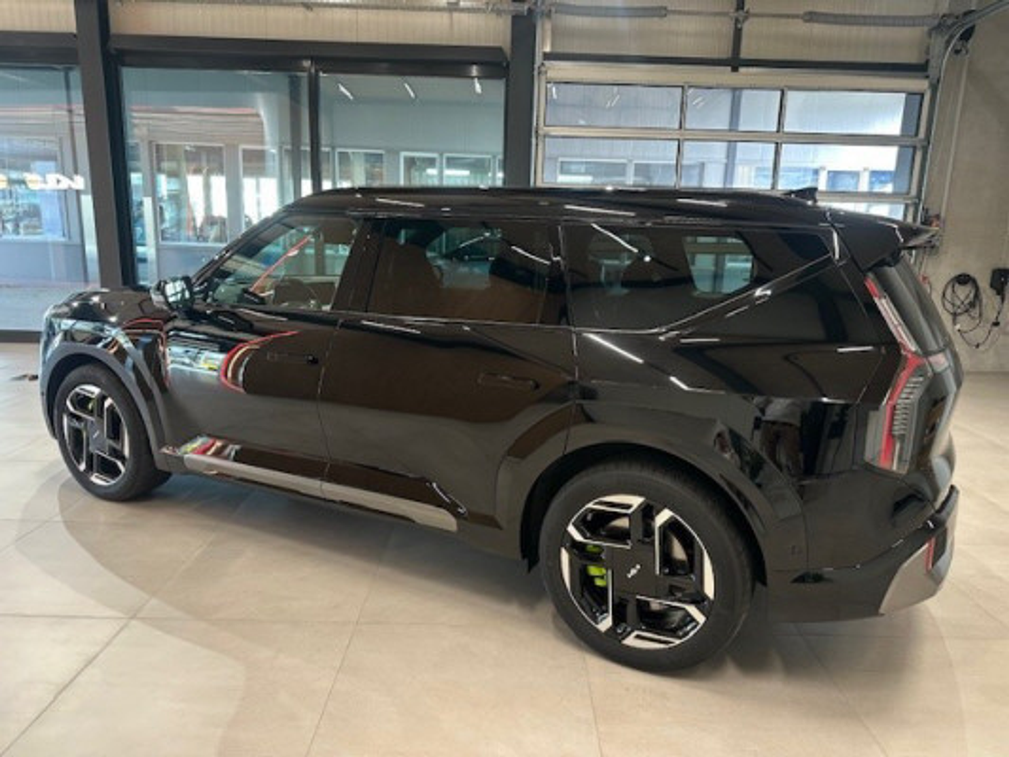 listing desktop thumbnail image 1