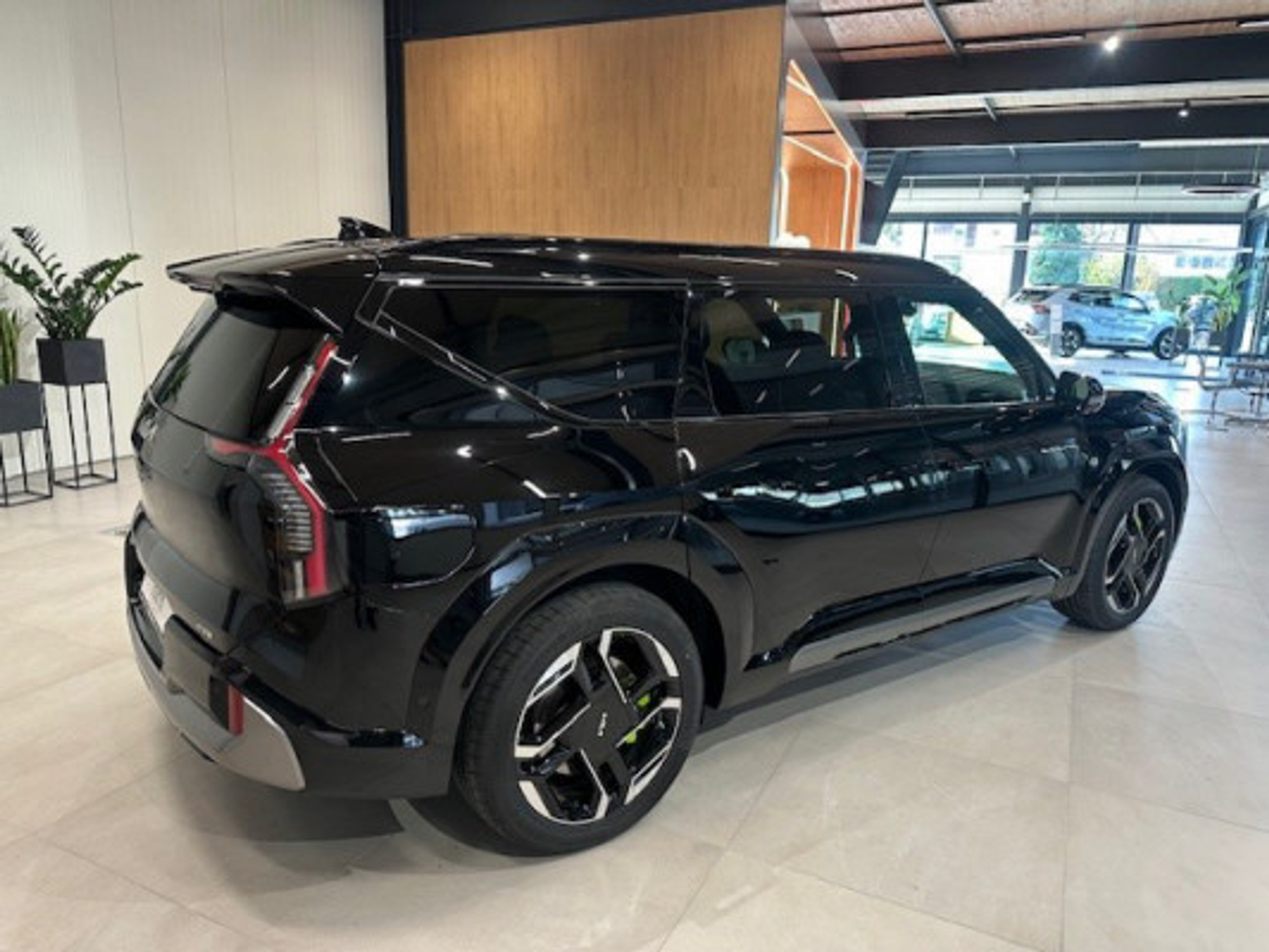 listing desktop thumbnail image 3