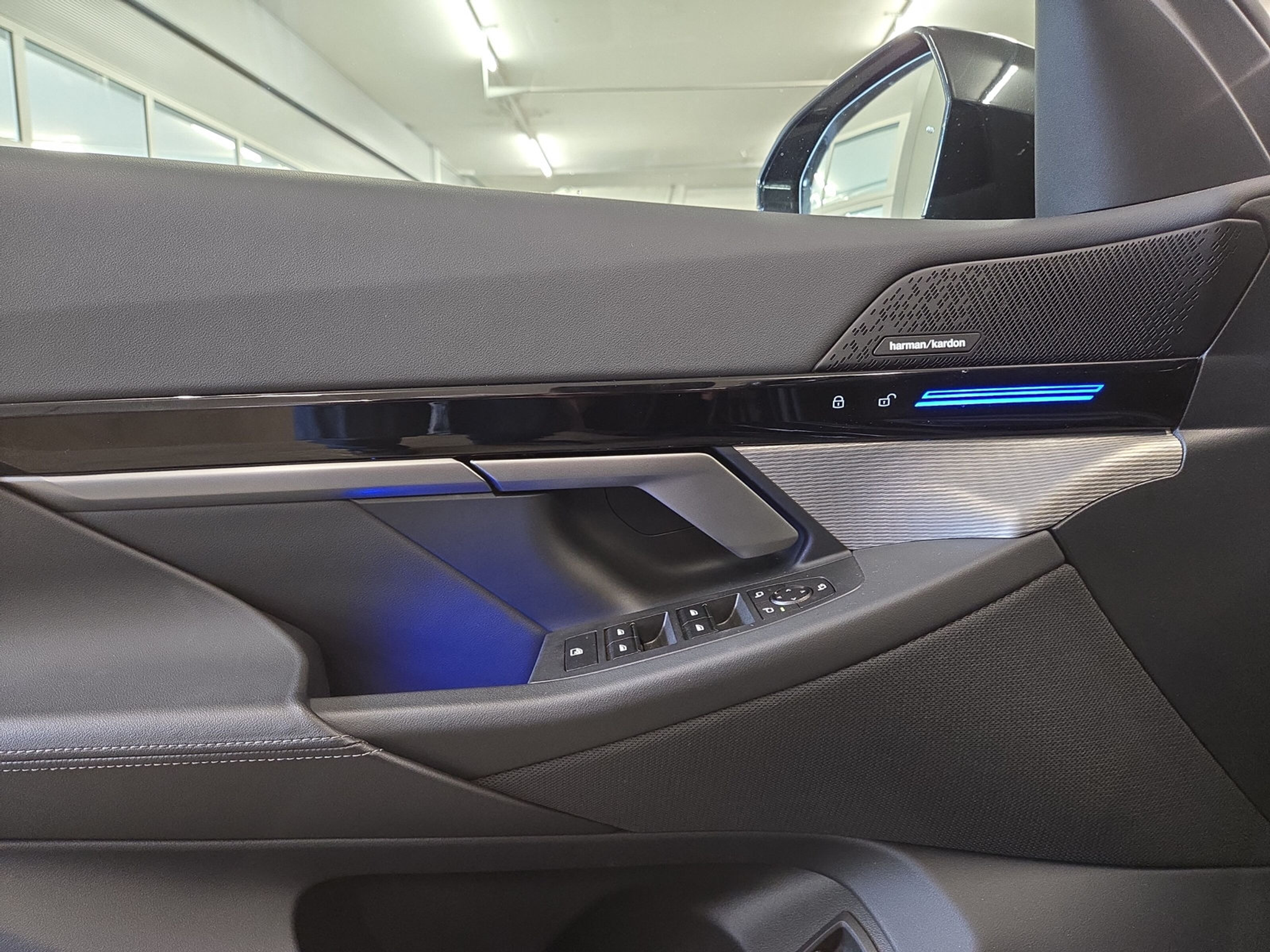 listing desktop thumbnail image 16