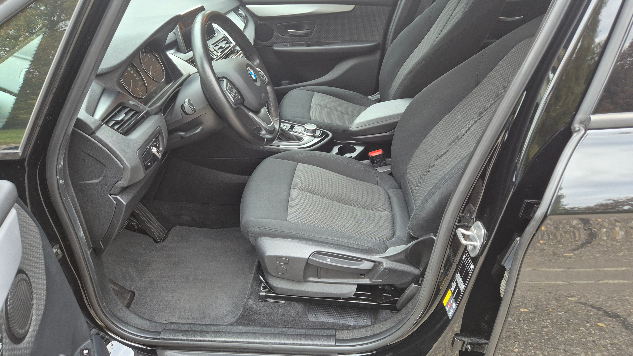 listing desktop thumbnail image 7