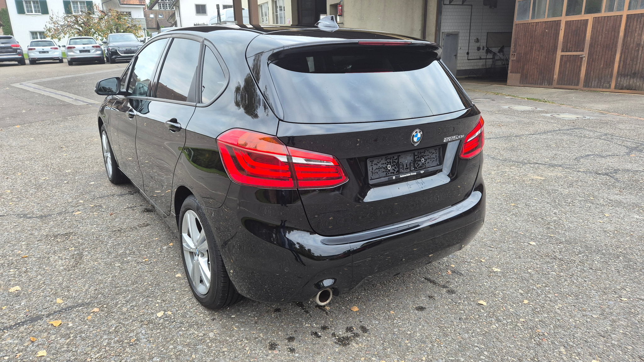 listing desktop thumbnail image 3