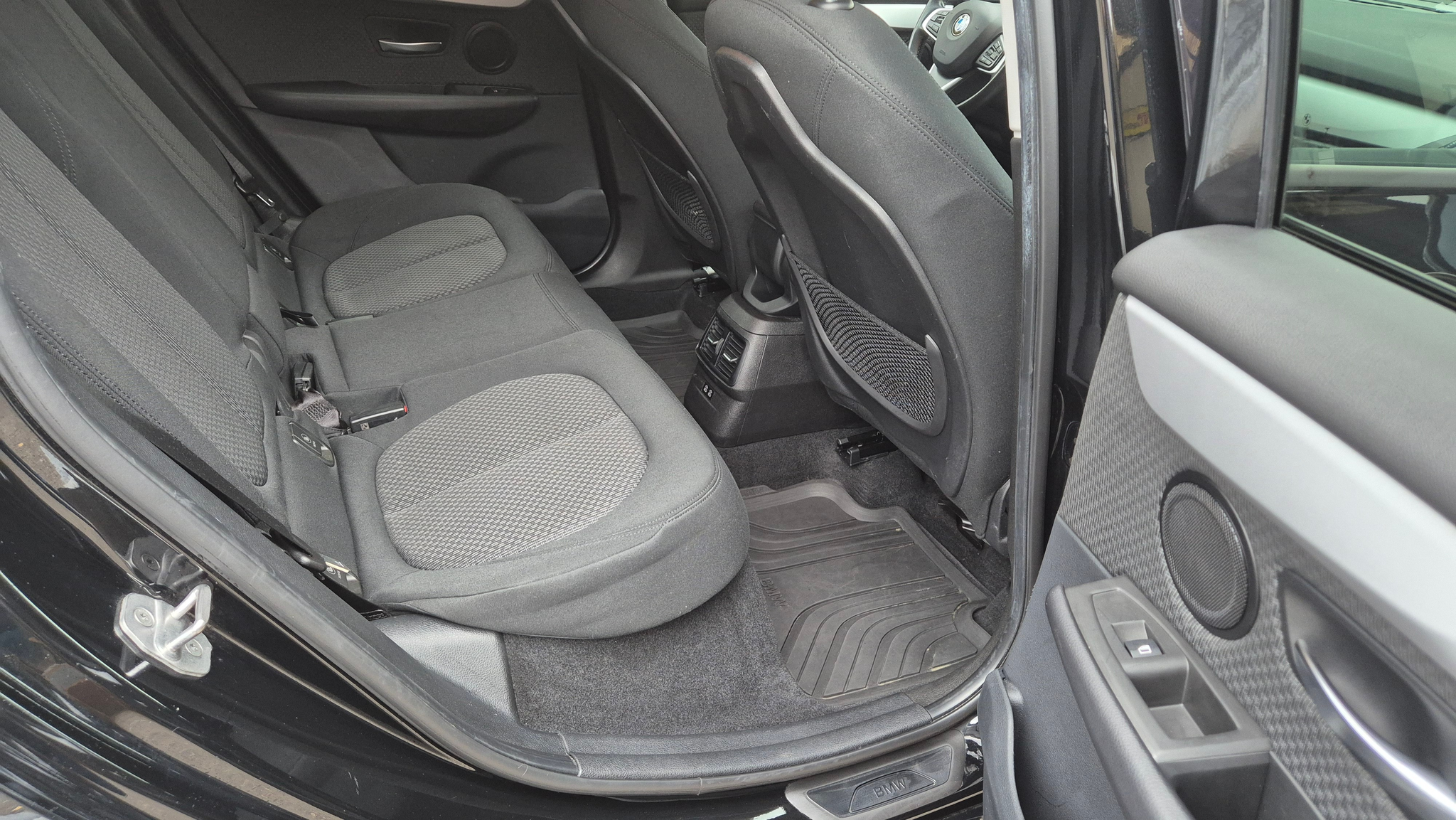 listing desktop thumbnail image 10