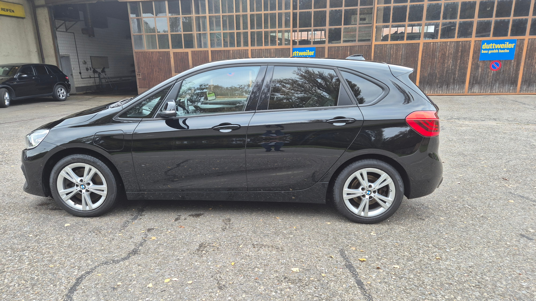 listing desktop thumbnail image 2