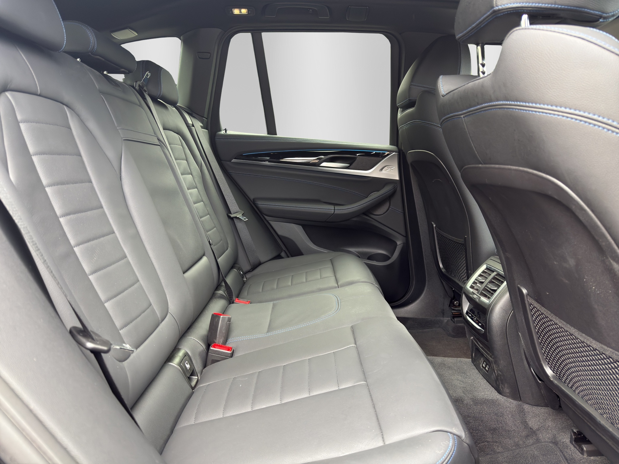 listing desktop thumbnail image 17