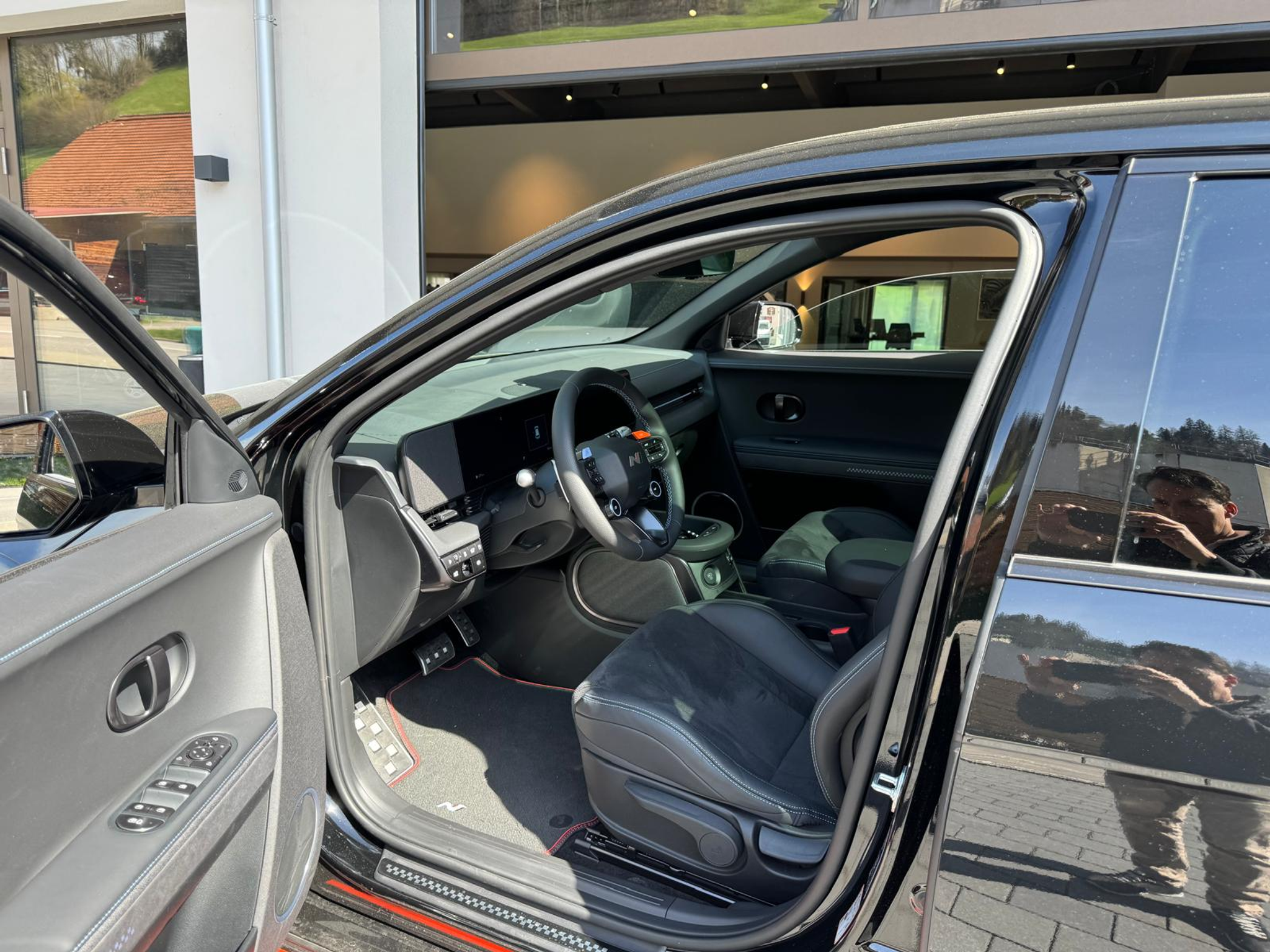 listing desktop thumbnail image 5