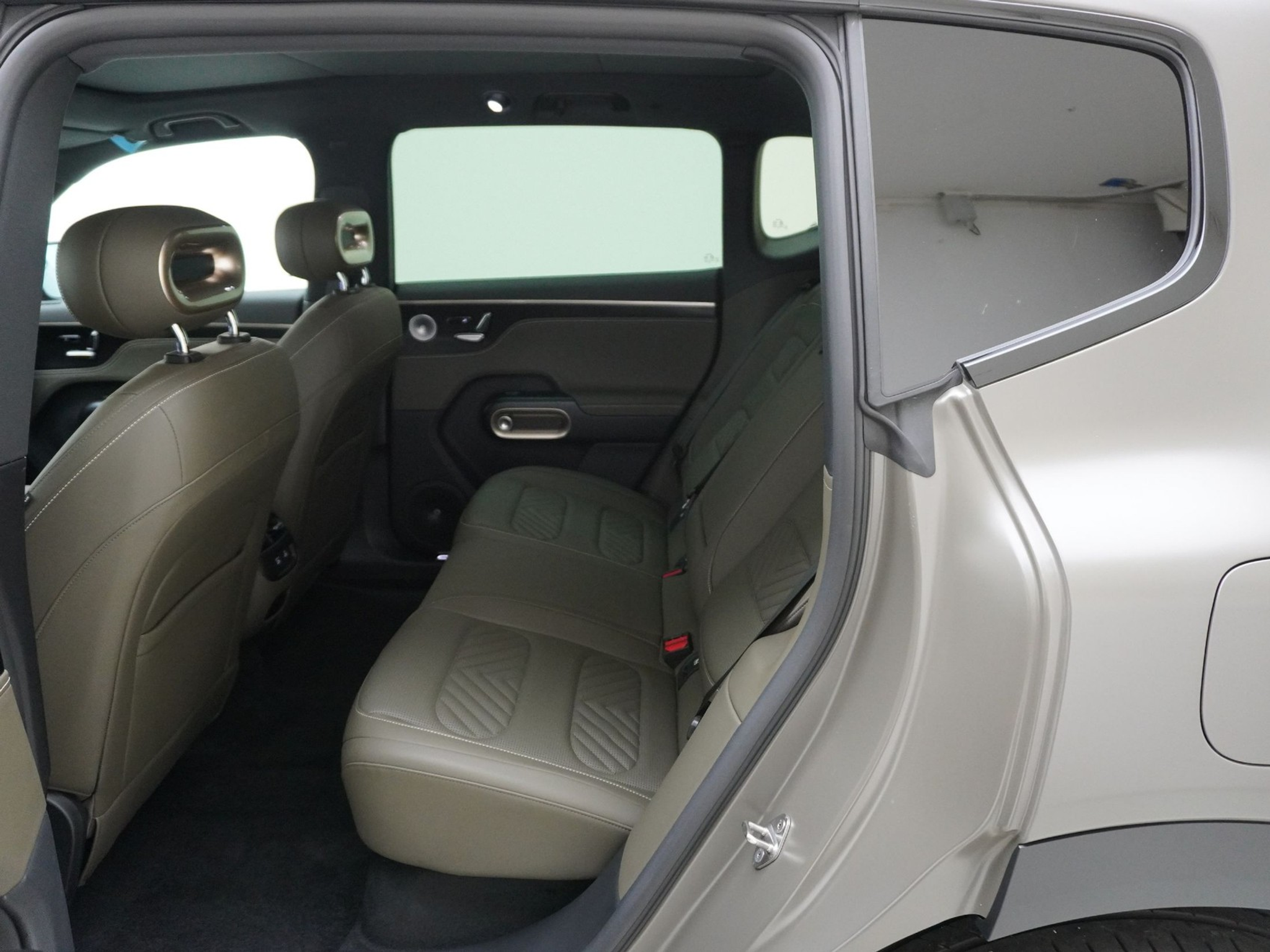 listing desktop thumbnail image 14