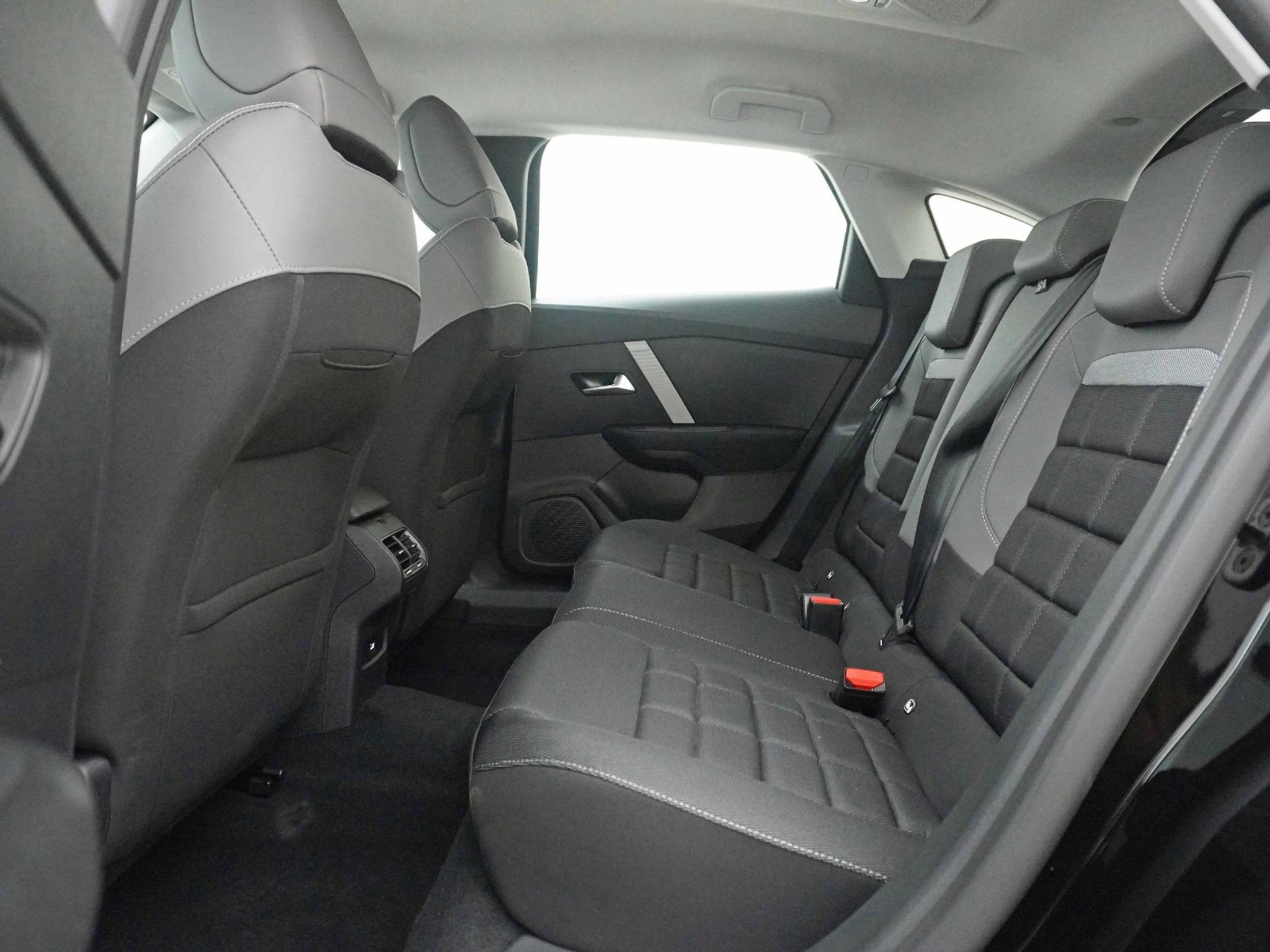 listing desktop thumbnail image 16