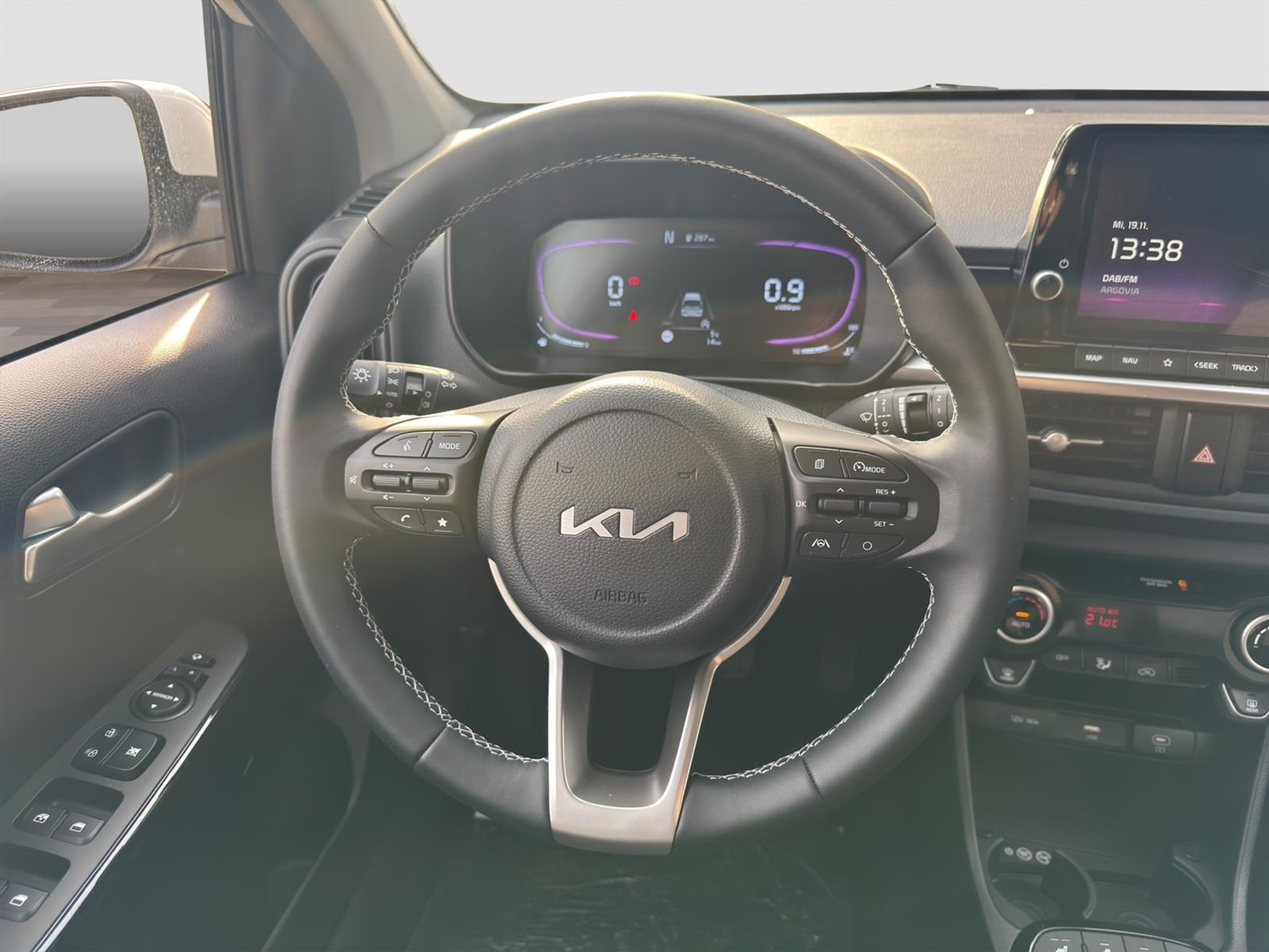 listing desktop thumbnail image 9