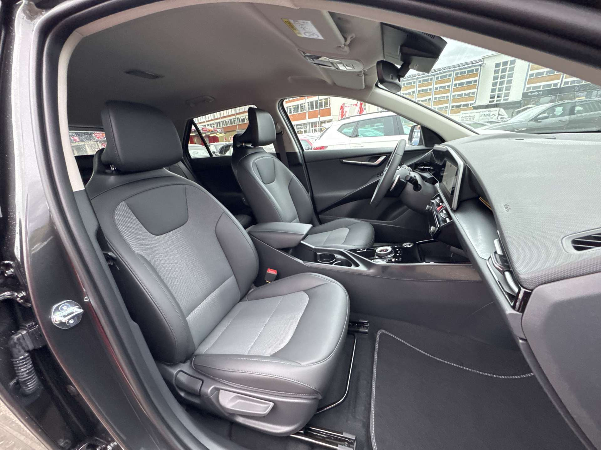 listing desktop thumbnail image 12