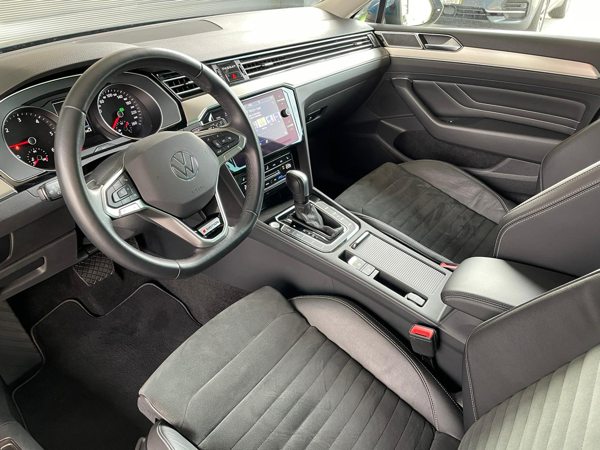 listing desktop thumbnail image 5