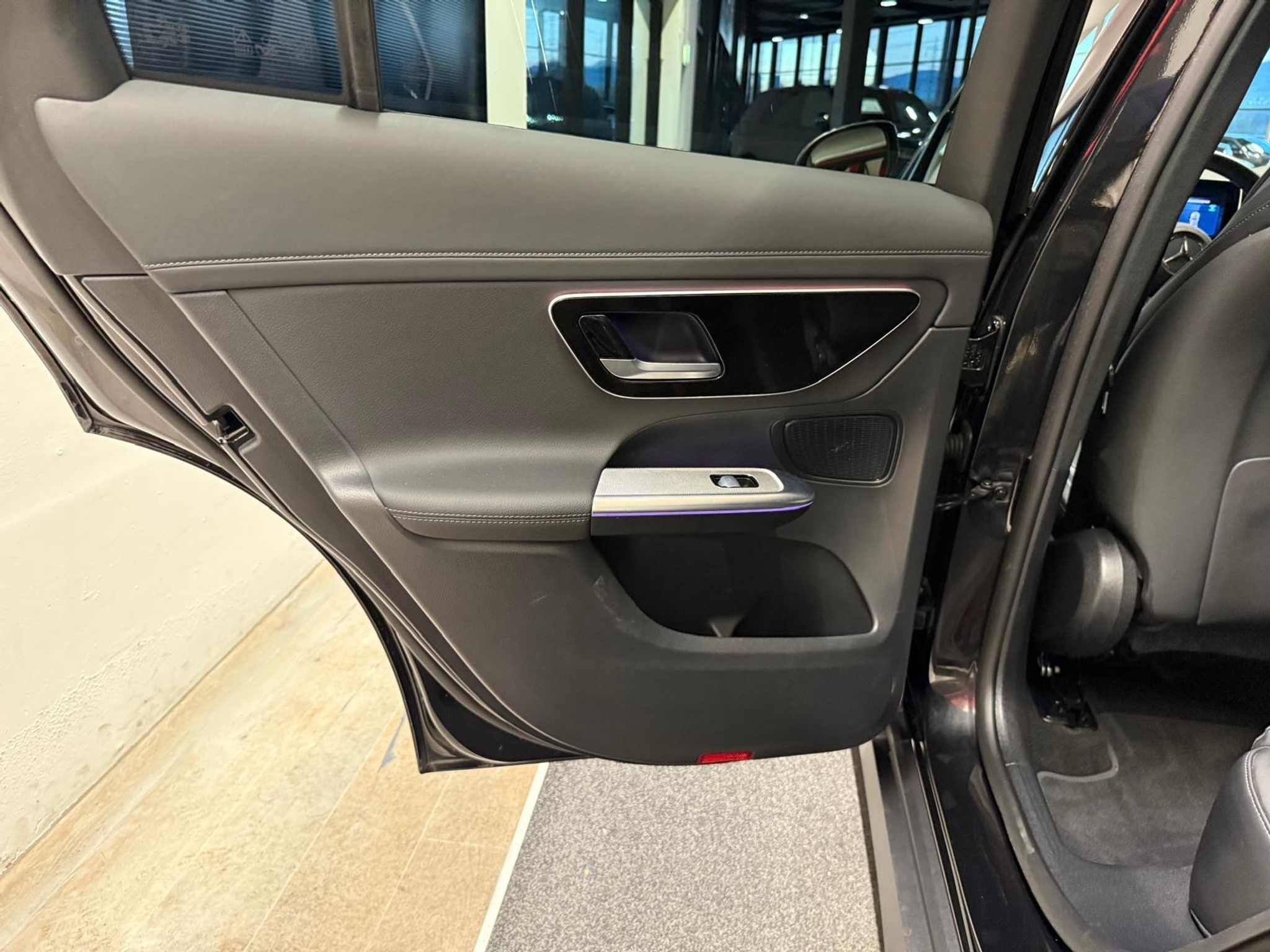 listing desktop thumbnail image 15