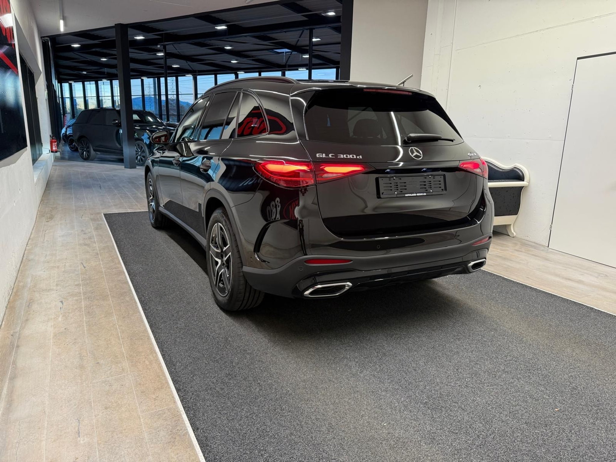 listing desktop thumbnail image 12