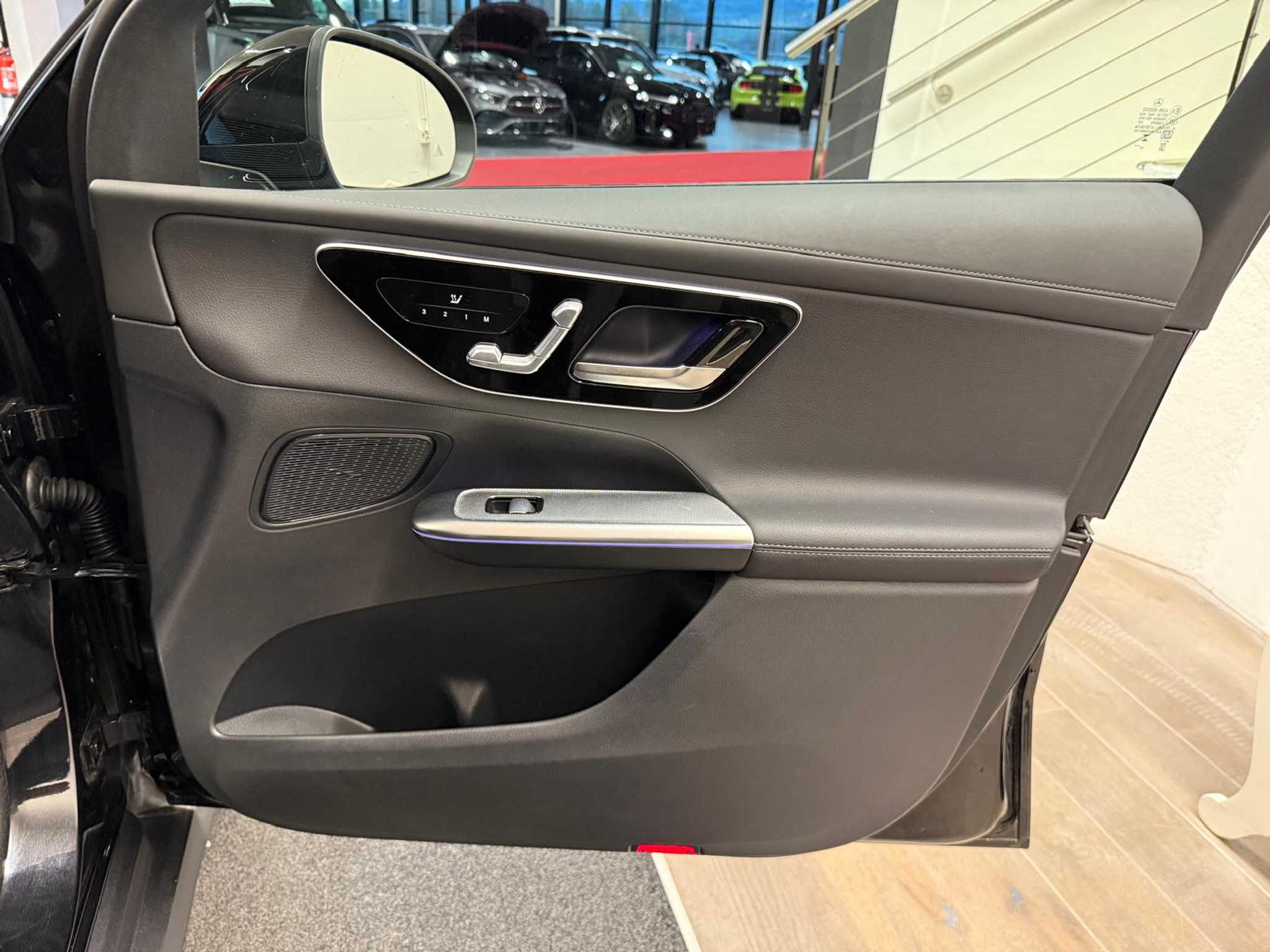 listing desktop thumbnail image 24