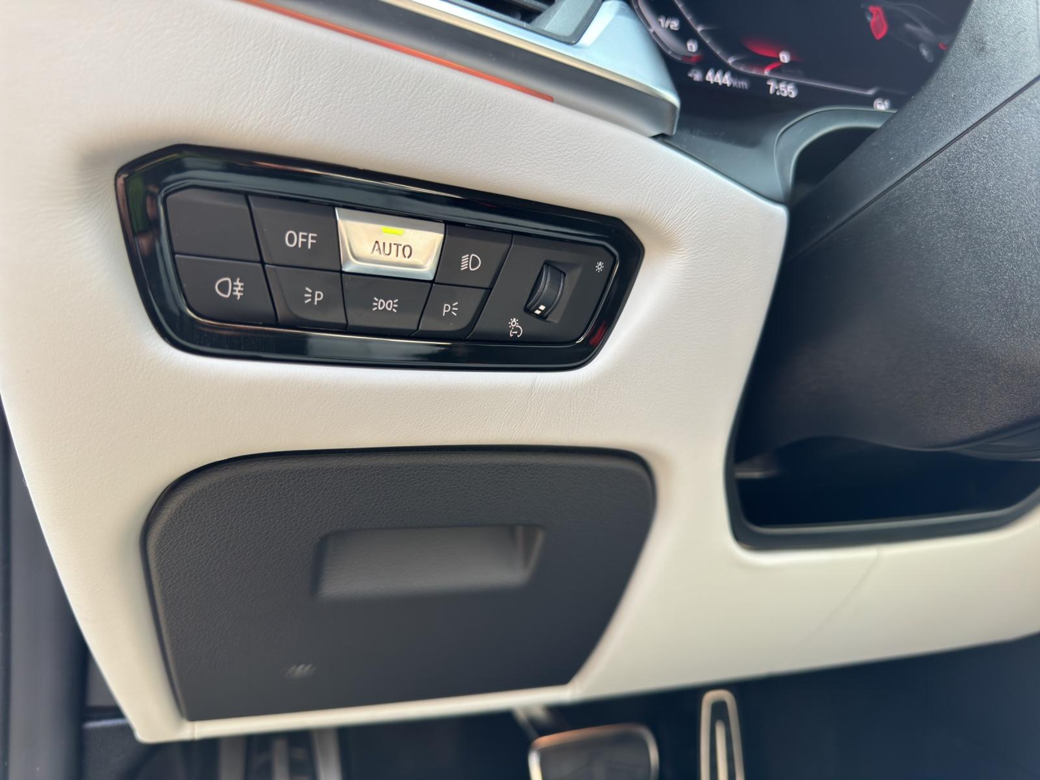 listing desktop thumbnail image 16