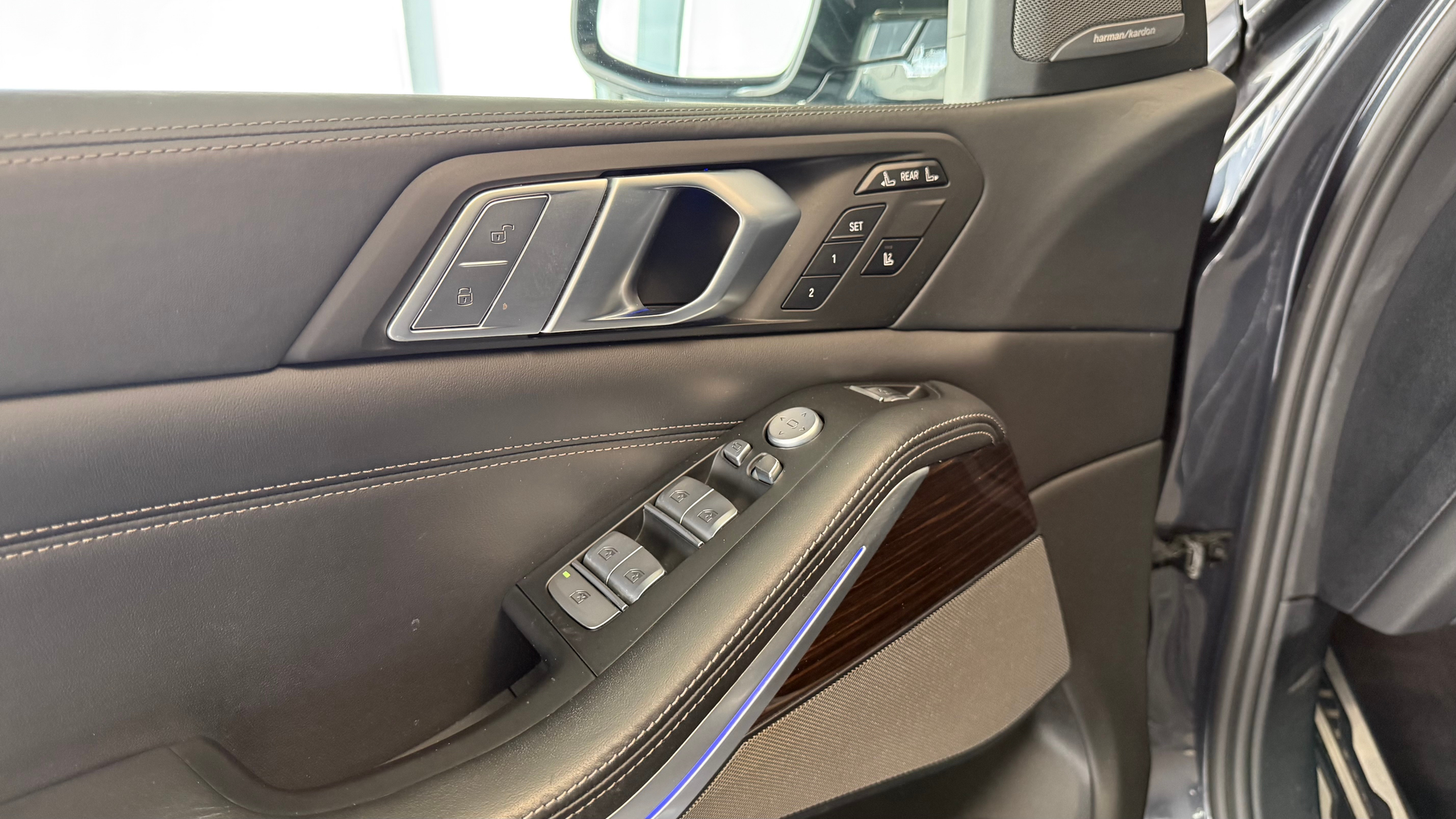 listing desktop thumbnail image 12