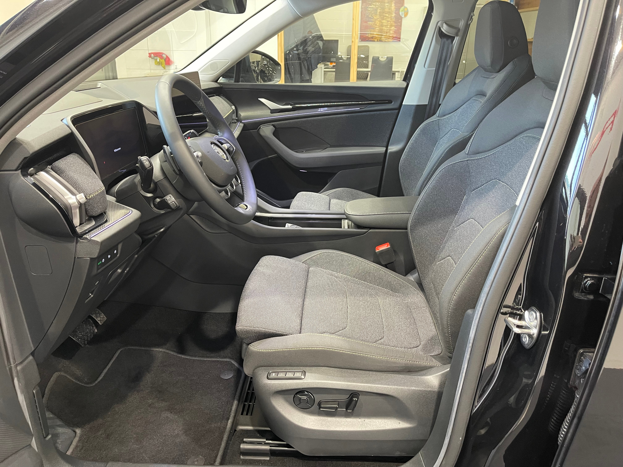 listing desktop thumbnail image 7