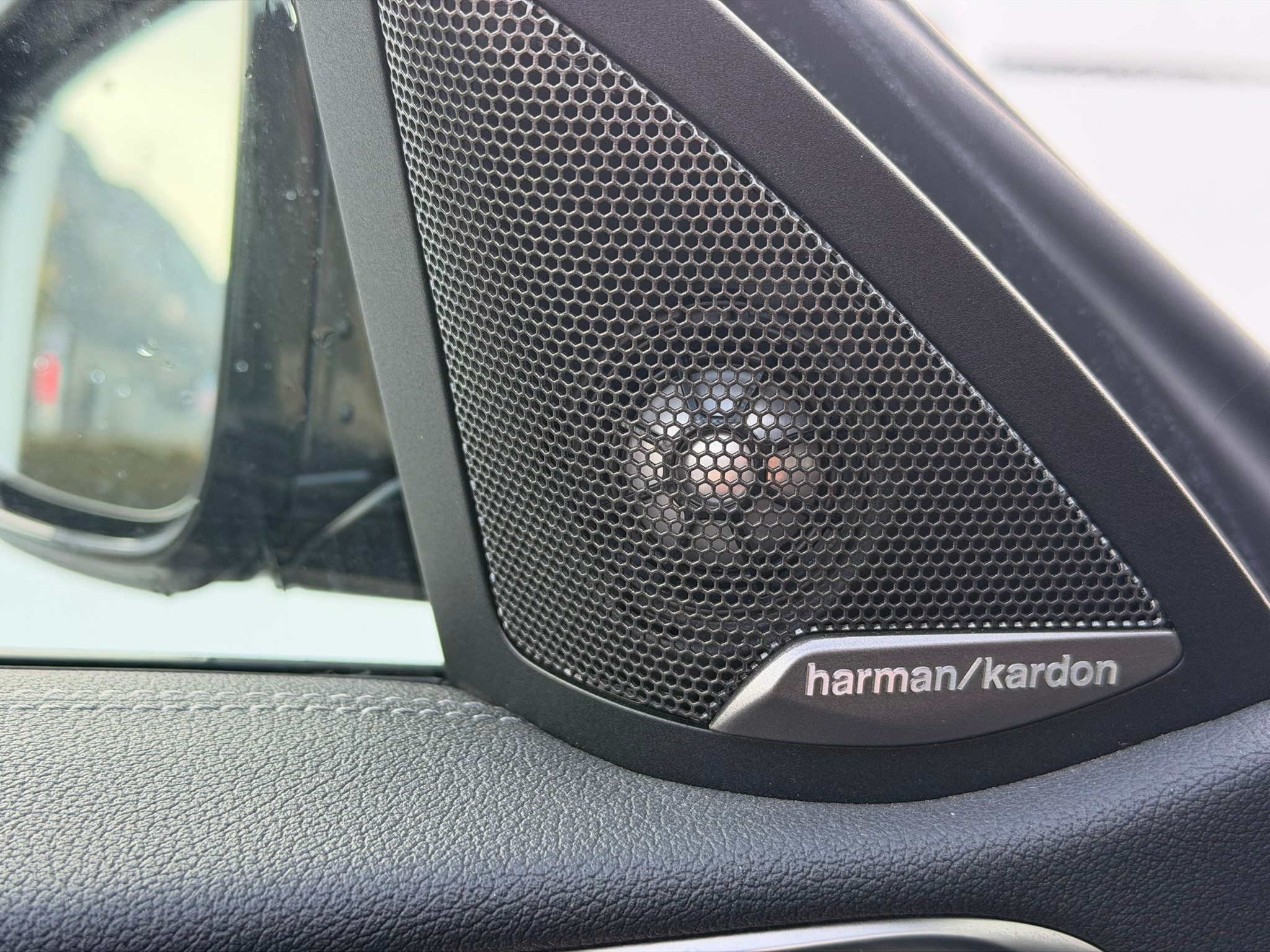 listing desktop thumbnail image 9